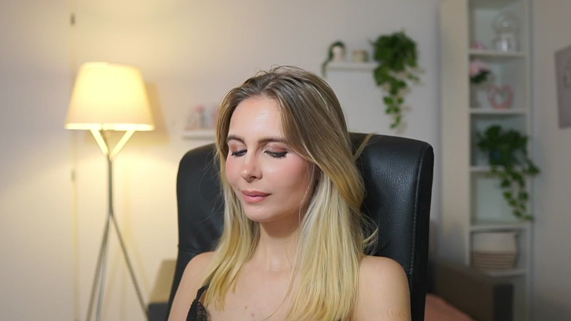 Gallery image thumbnail from Catecrago_'s myfreecams stream on, 12/04/2025, 13:12 image 15 of 20
