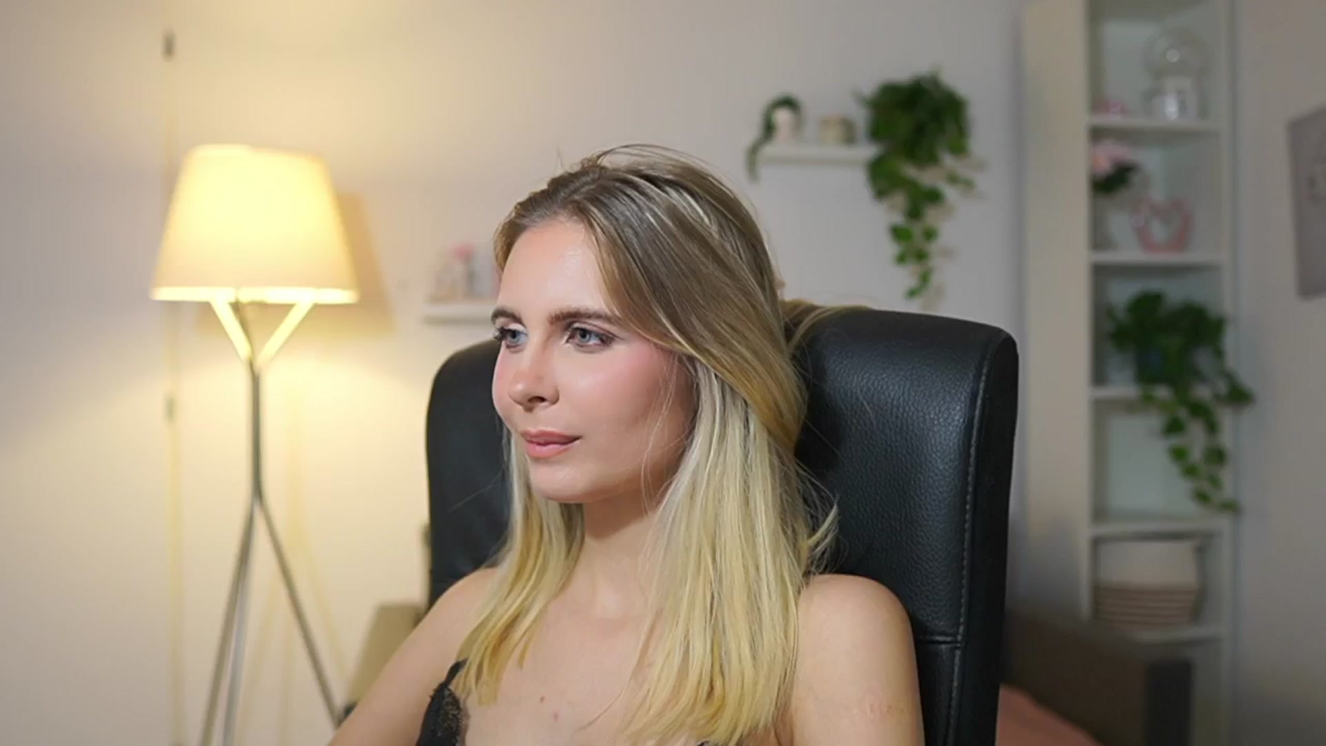 Gallery image thumbnail from Catecrago_'s myfreecams stream on, 12/04/2025, 13:12 image 12 of 20