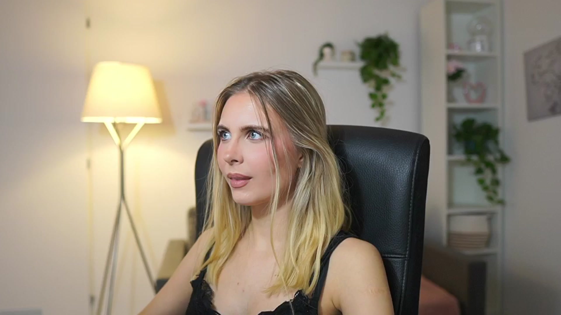 Gallery image thumbnail from Catecrago_'s myfreecams stream on, 12/05/2025, 12:13 image 11 of 20