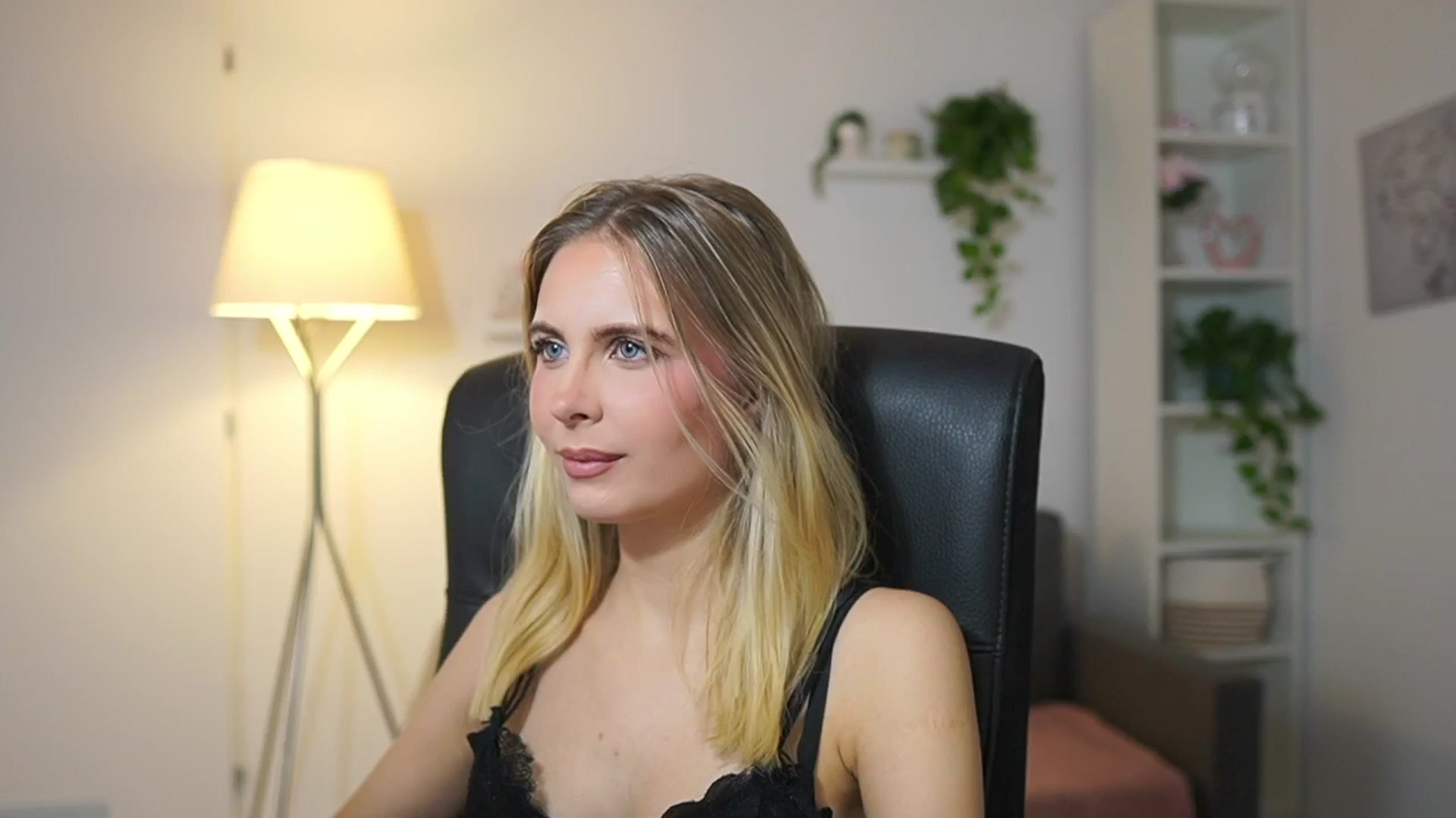 Gallery image thumbnail from Catecrago_'s myfreecams stream on, 12/05/2025, 12:13 image 2 of 20