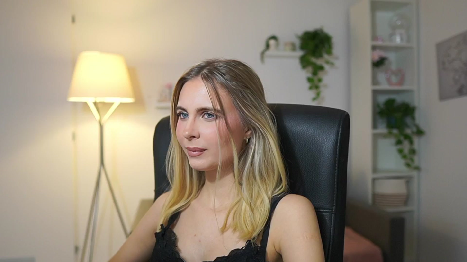 Gallery image thumbnail from Catecrago_'s myfreecams stream on, 12/05/2025, 12:13 image 17 of 20