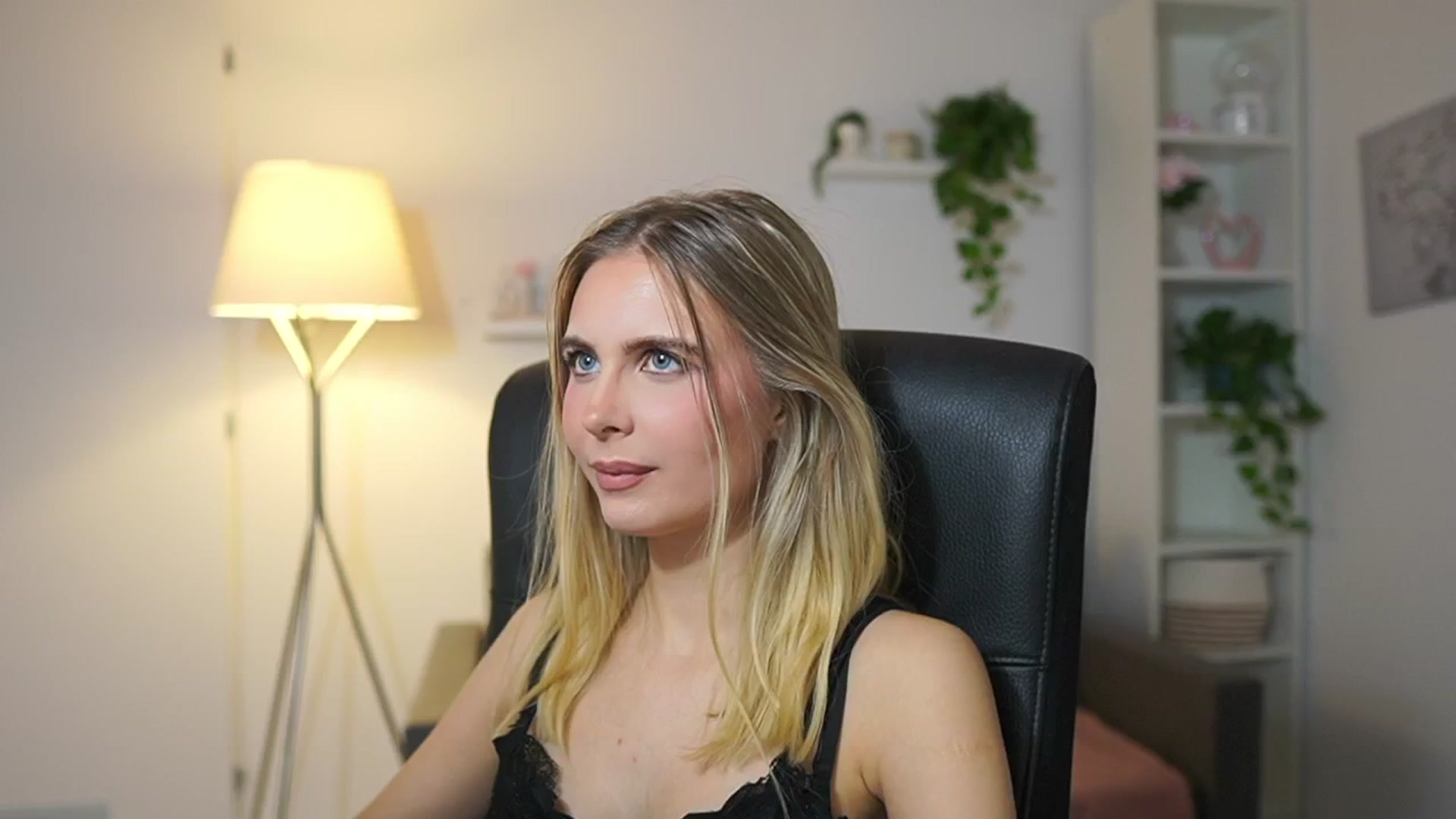 Gallery image thumbnail from Catecrago_'s myfreecams stream on, 12/05/2025, 12:13 image 10 of 20