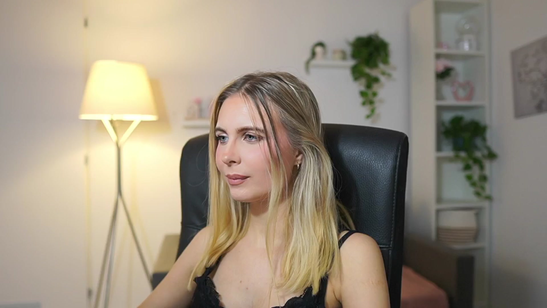 Gallery image thumbnail from Catecrago_'s myfreecams stream on, 12/05/2025, 12:13 image 14 of 20