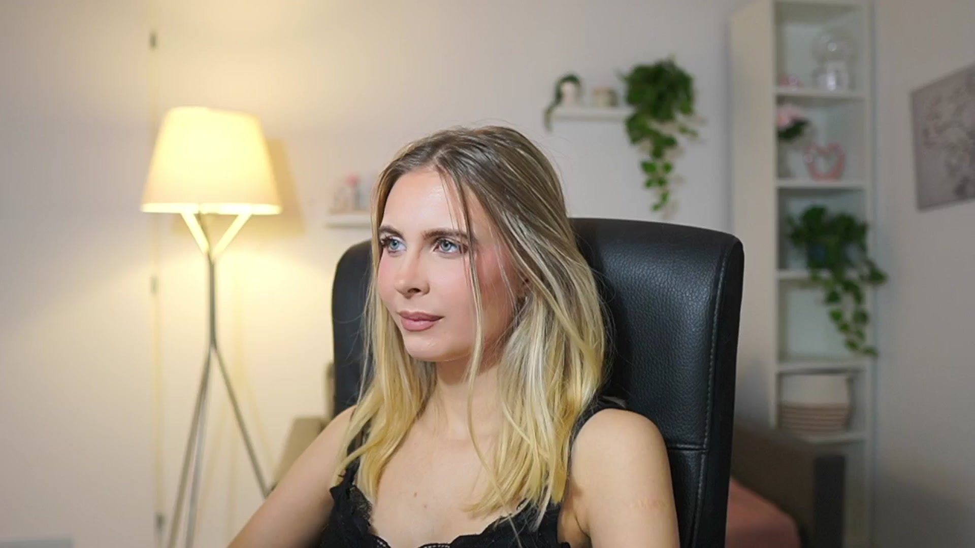 Gallery image thumbnail from Catecrago_'s myfreecams stream on, 12/05/2025, 12:13 image 7 of 20
