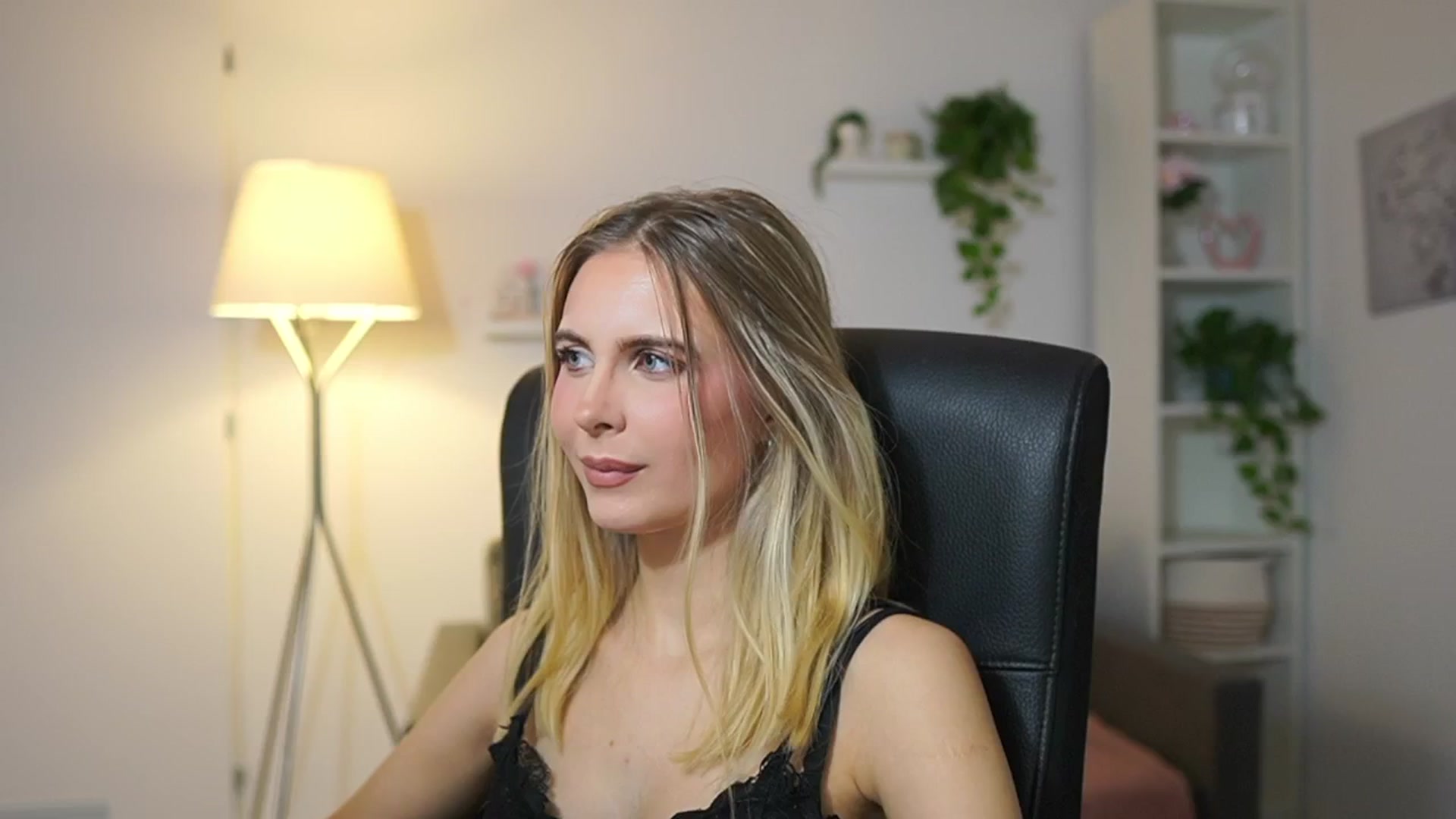 Gallery image thumbnail from Catecrago_'s myfreecams stream on, 12/05/2025, 12:13 image 8 of 20