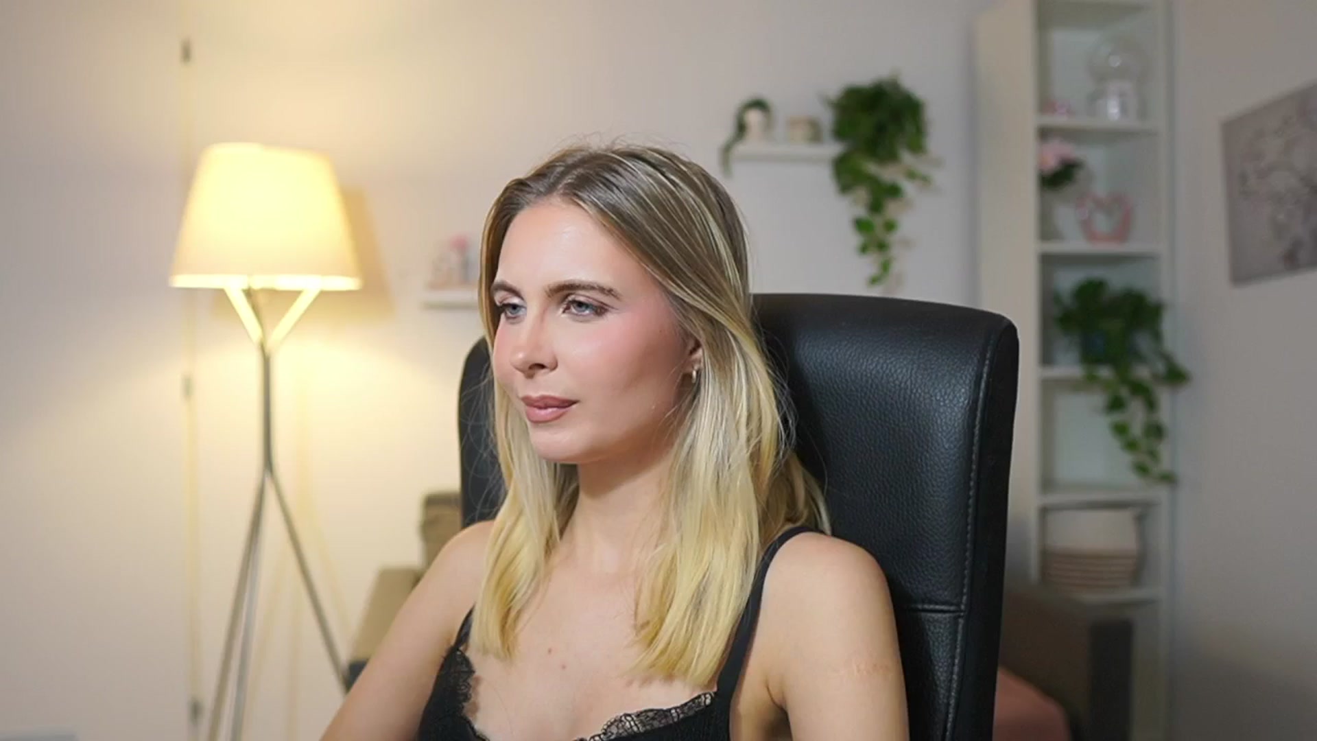 Gallery image thumbnail from Catecrago_'s myfreecams stream on, 12/05/2025, 12:47 image 2 of 20