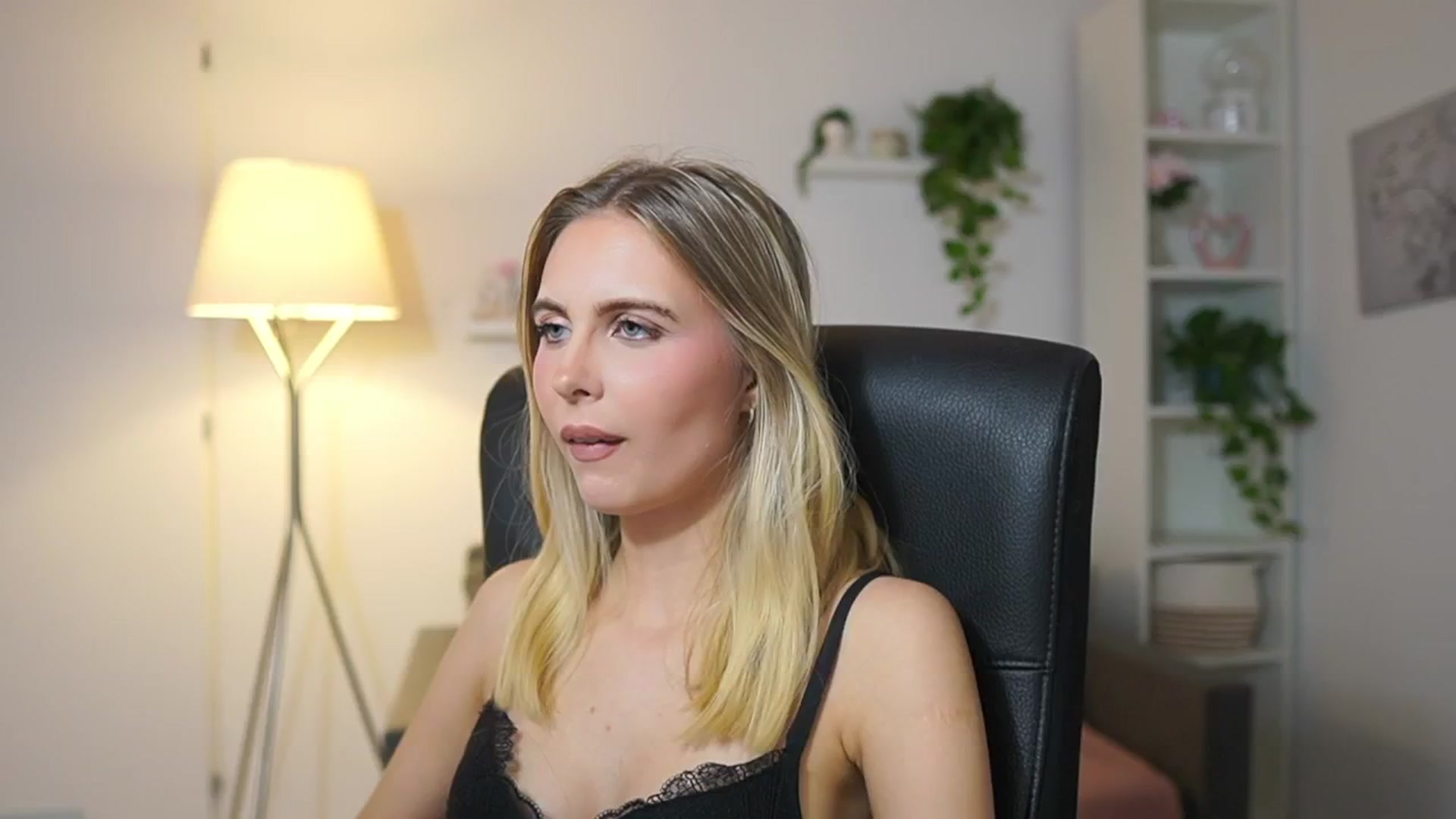 Gallery image thumbnail from Catecrago_'s myfreecams stream on, 12/05/2025, 12:47 image 13 of 20