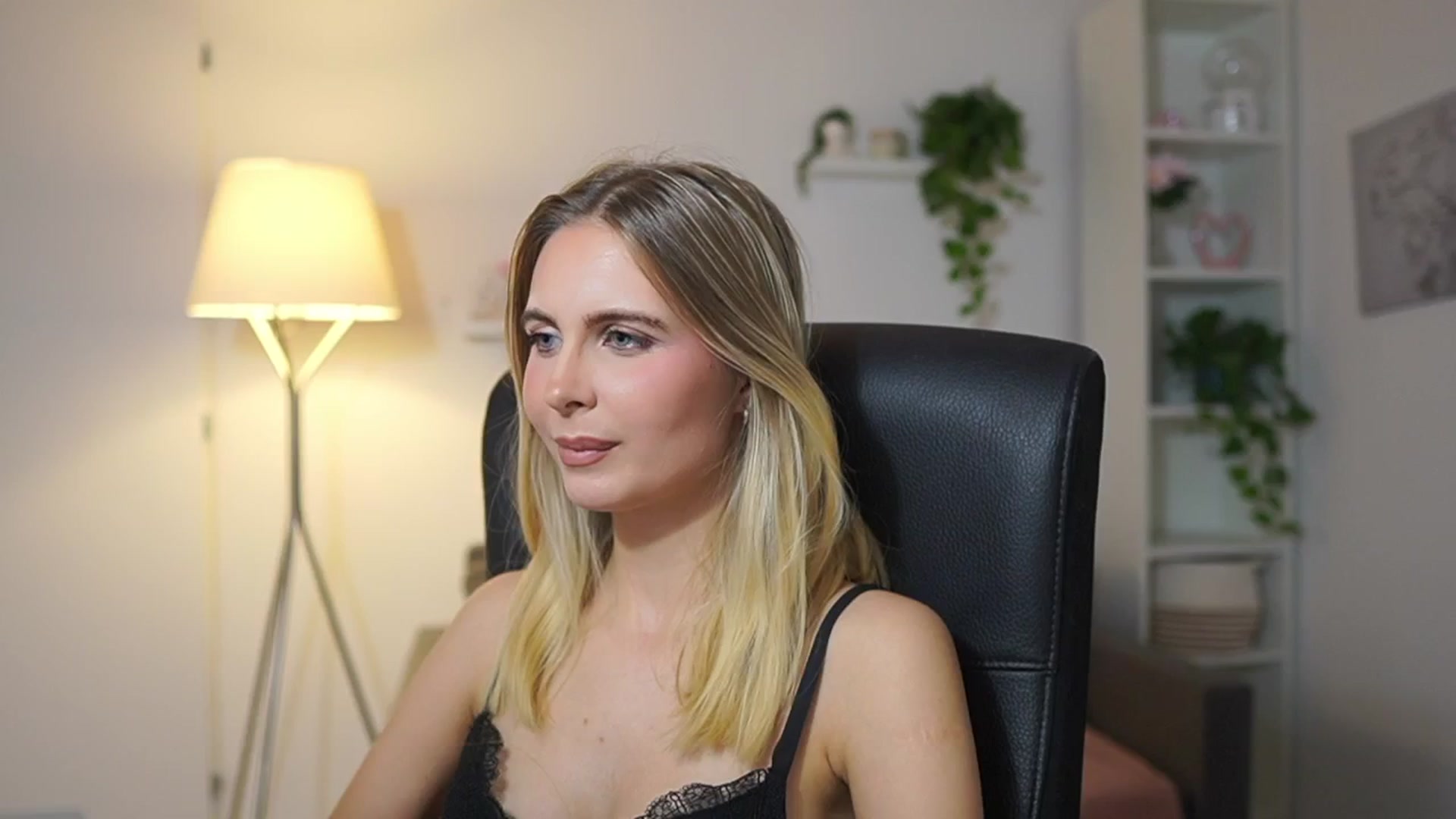 Gallery image thumbnail from Catecrago_'s myfreecams stream on, 12/05/2025, 12:47 image 19 of 20
