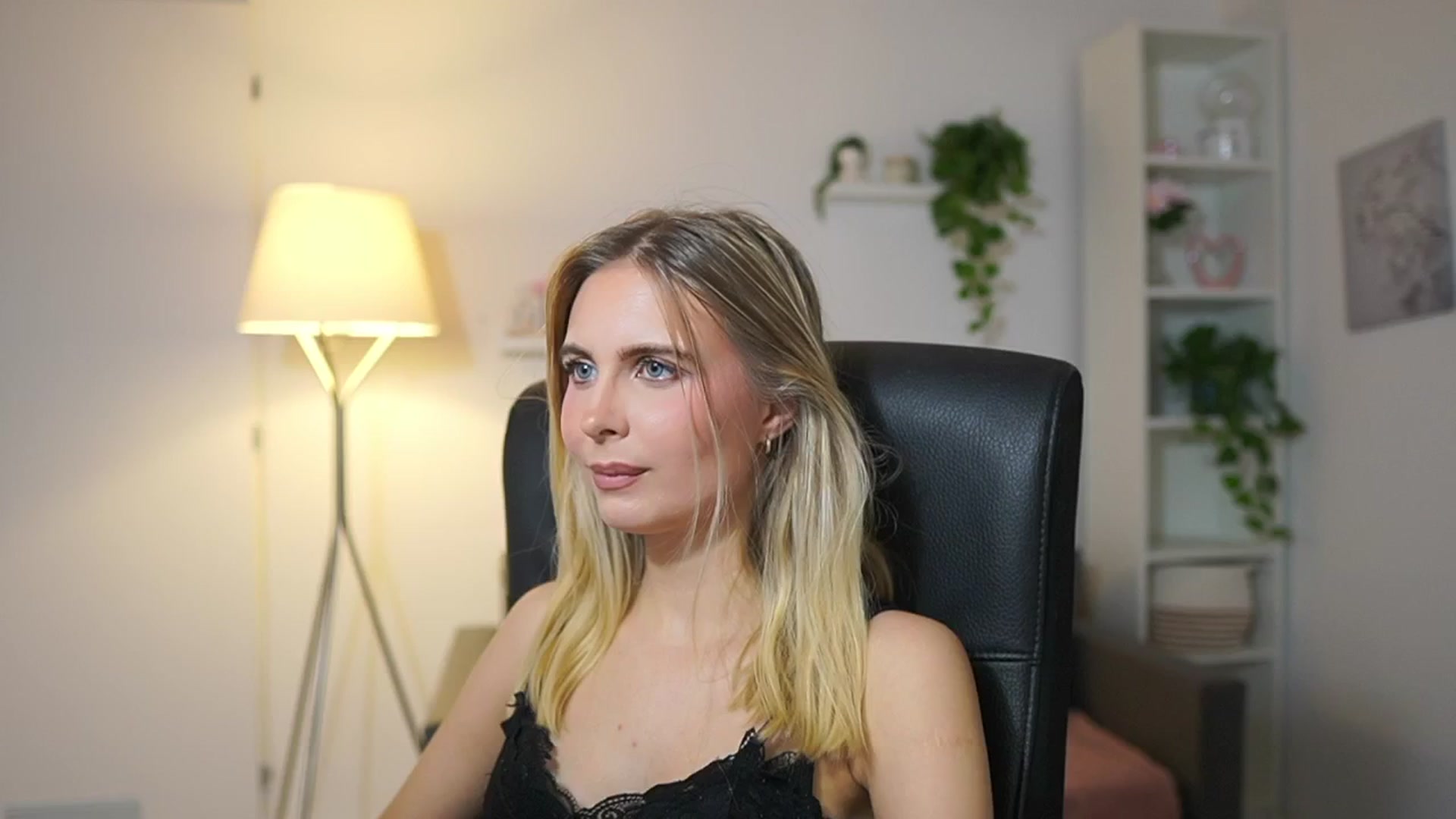 Gallery image thumbnail from Catecrago_'s myfreecams stream on, 12/05/2025, 13:57 image 9 of 20