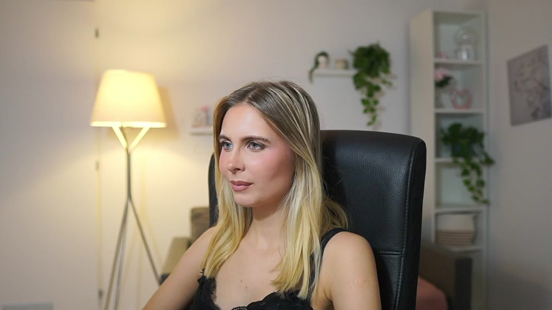 Gallery image thumbnail from Catecrago_'s myfreecams stream on, 12/05/2025, 13:57 image 5 of 20