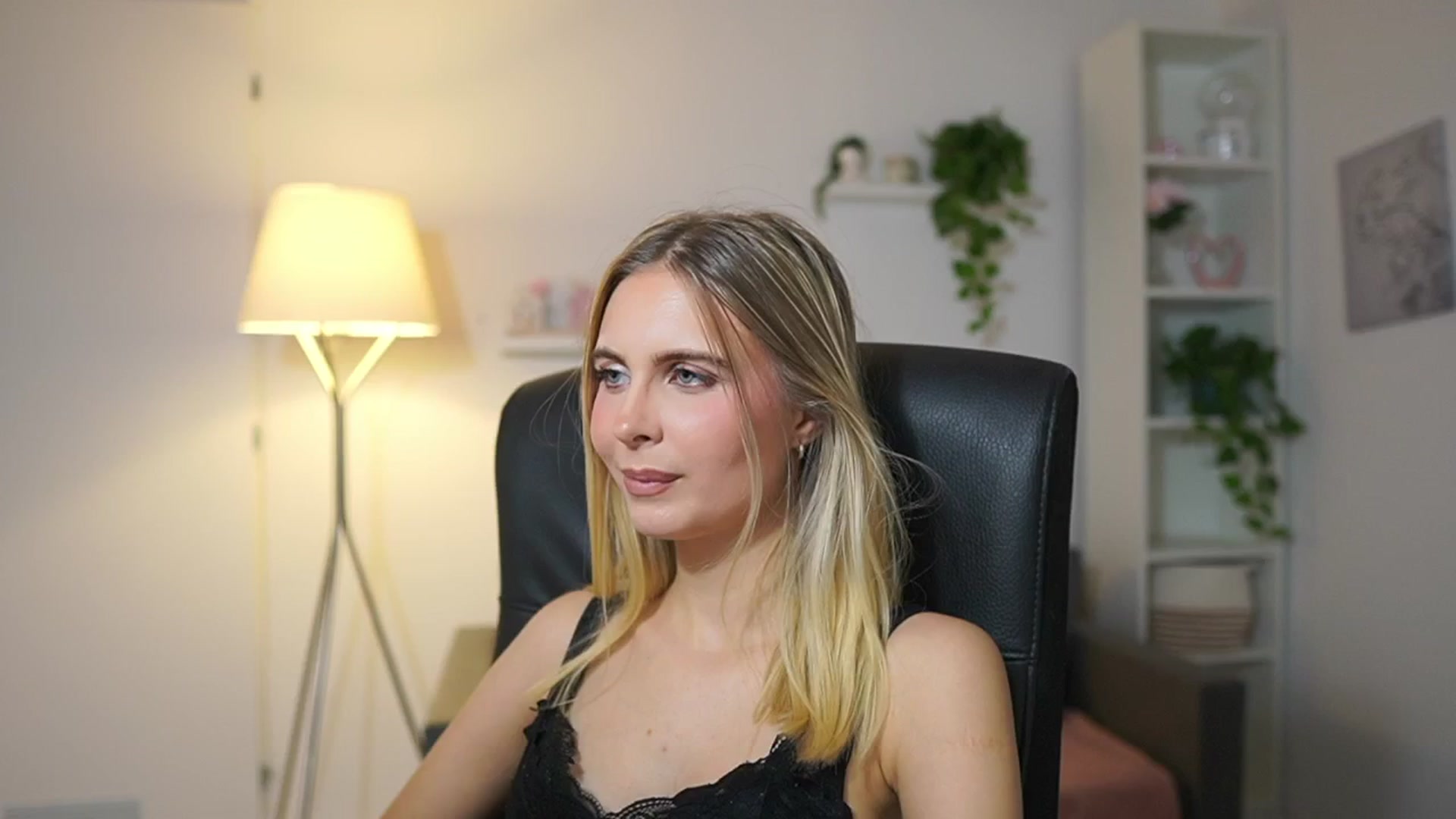 Gallery image thumbnail from Catecrago_'s myfreecams stream on, 12/05/2025, 13:57 image 13 of 20