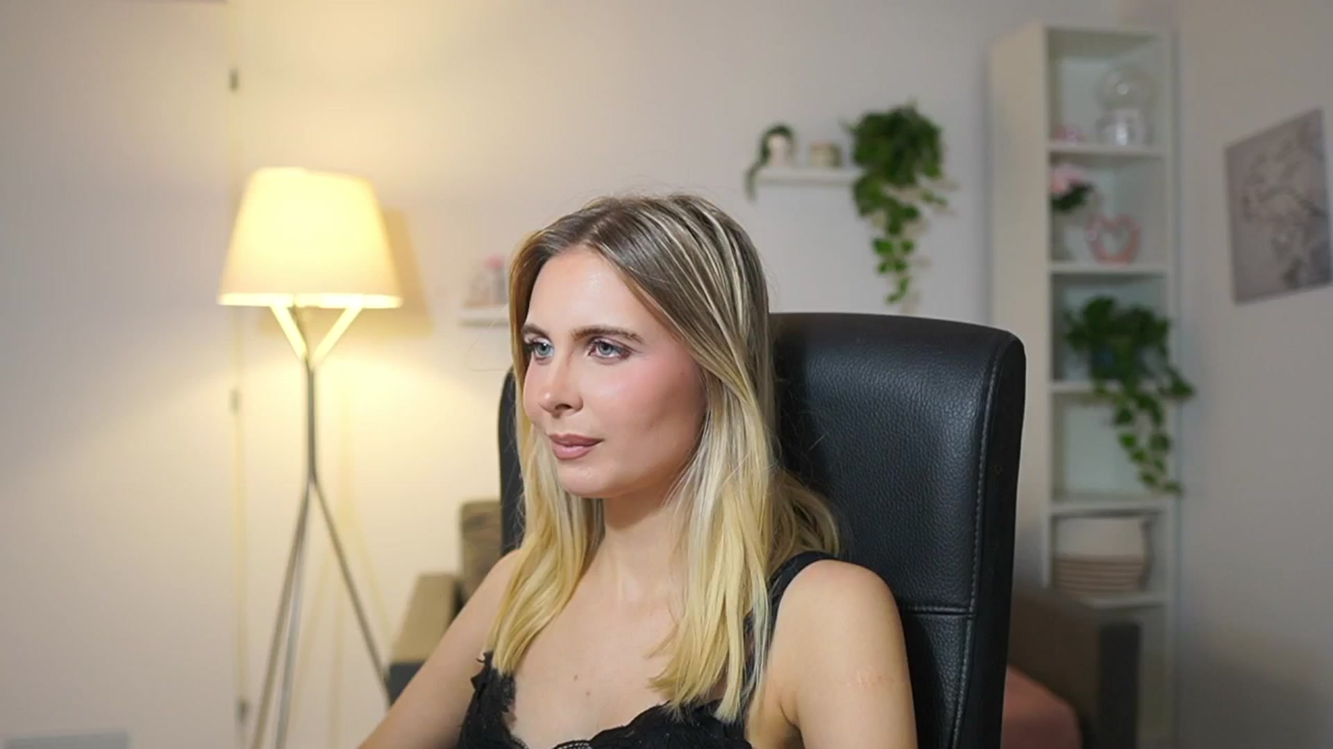 Gallery image thumbnail from Catecrago_'s myfreecams stream on, 12/05/2025, 13:57 image 6 of 20