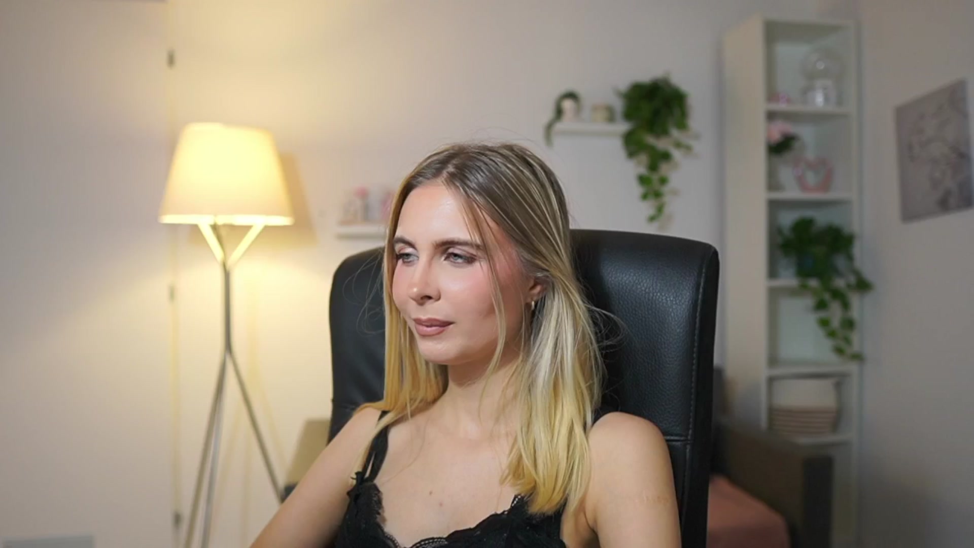 Gallery image thumbnail from Catecrago_'s myfreecams stream on, 12/05/2025, 13:57 image 15 of 20