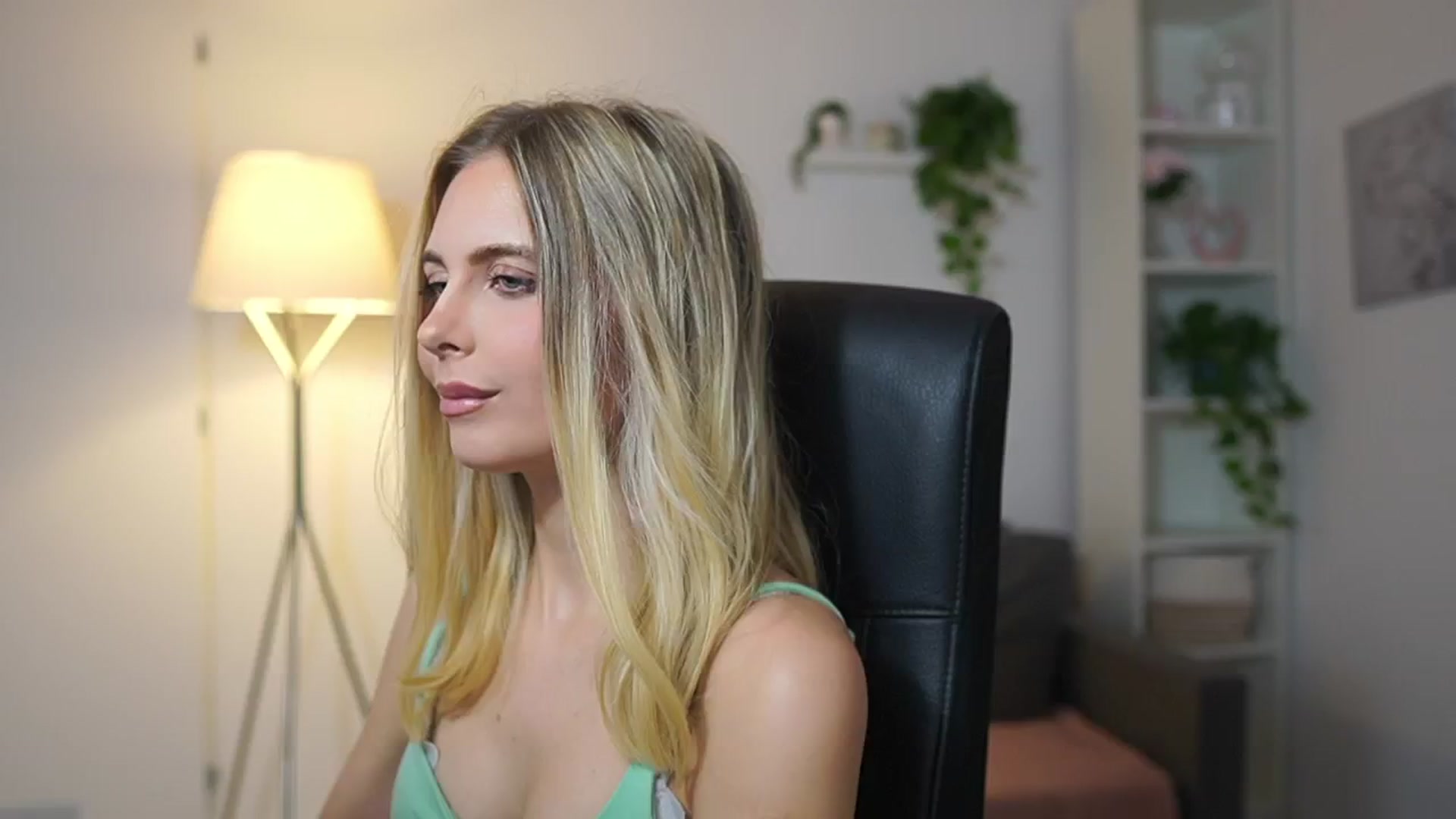Gallery image thumbnail from Catecrago_'s myfreecams stream on, 12/08/2025, 12:22 image 3 of 20