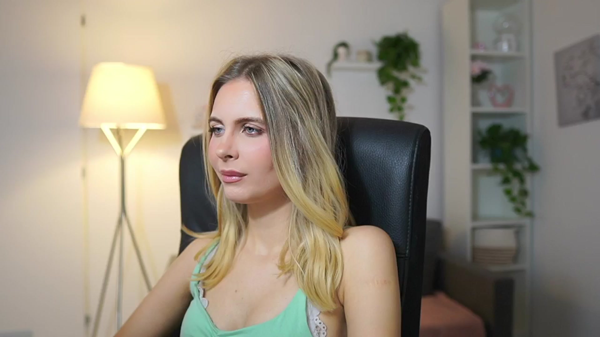 Gallery image thumbnail from Catecrago_'s myfreecams stream on, 12/08/2025, 12:22 image 1 of 20