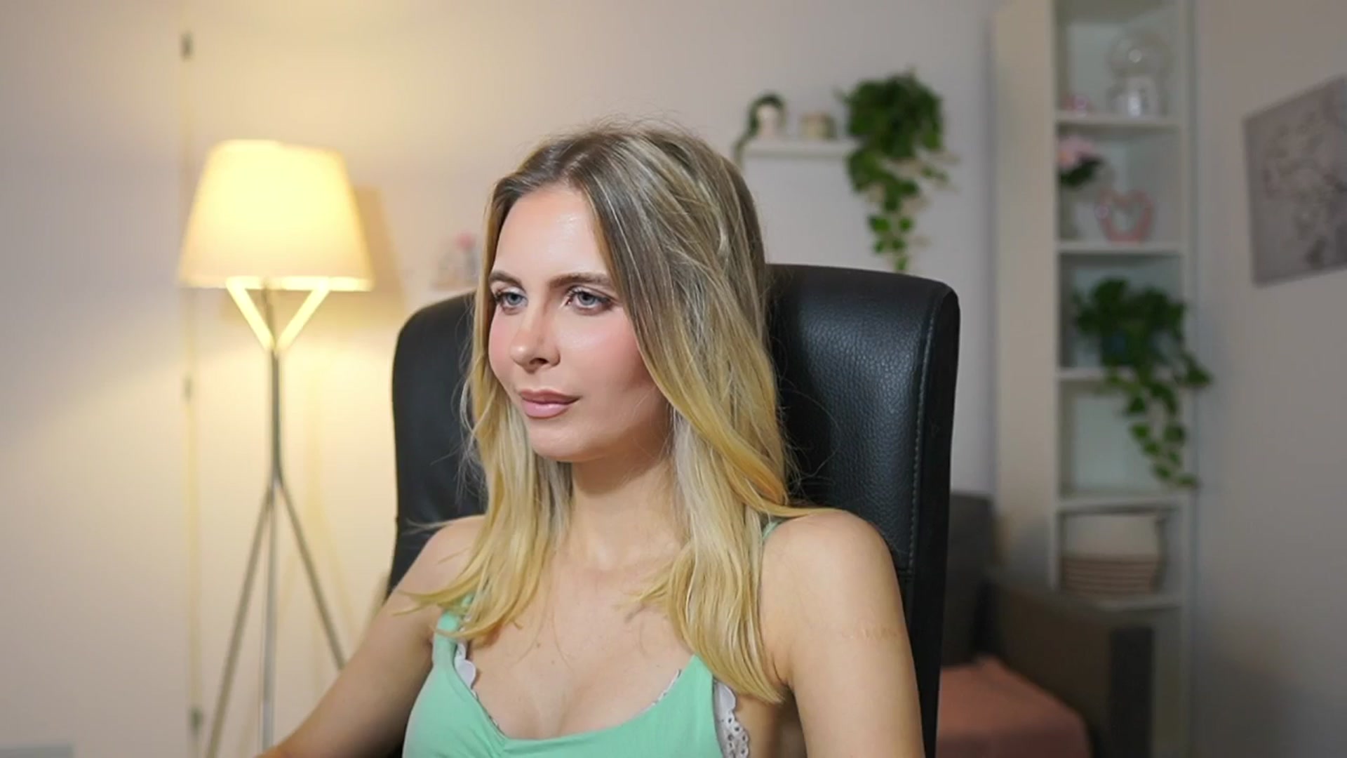Gallery image thumbnail from Catecrago_'s myfreecams stream on, 12/08/2025, 12:22 image 10 of 20