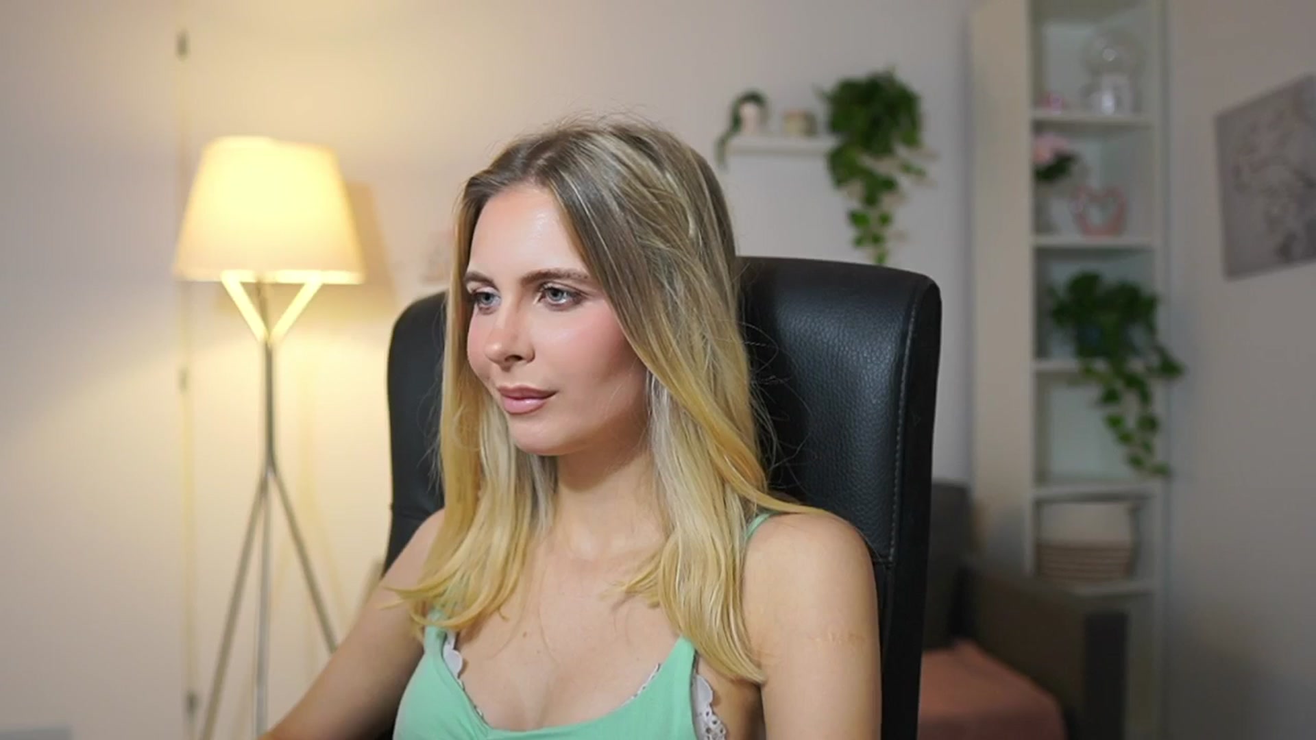 Gallery image thumbnail from Catecrago_'s myfreecams stream on, 12/08/2025, 12:22 image 9 of 20