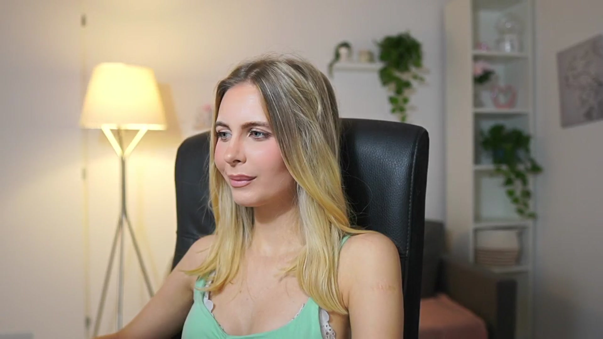 Gallery image thumbnail from Catecrago_'s myfreecams stream on, 12/08/2025, 12:22 image 11 of 20