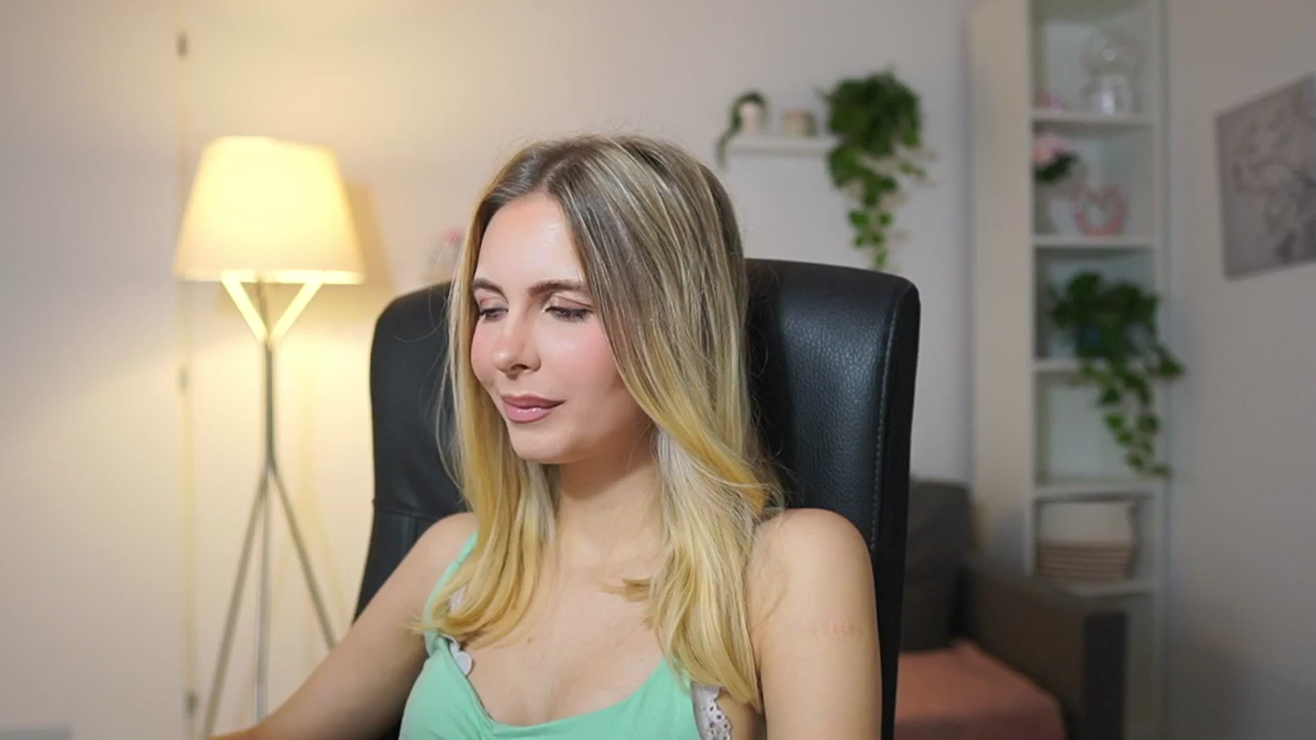 Gallery image thumbnail from Catecrago_'s myfreecams stream on, 12/08/2025, 12:22 image 4 of 20