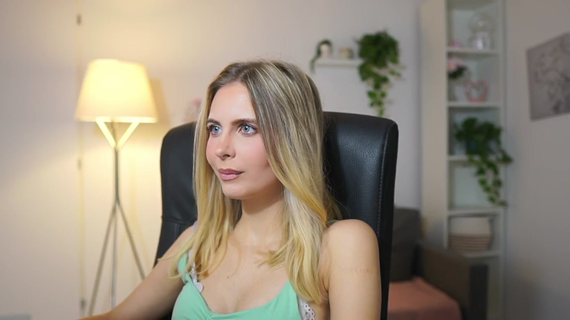 Gallery image thumbnail from Catecrago_'s myfreecams stream on, 12/08/2025, 12:22 image 5 of 20