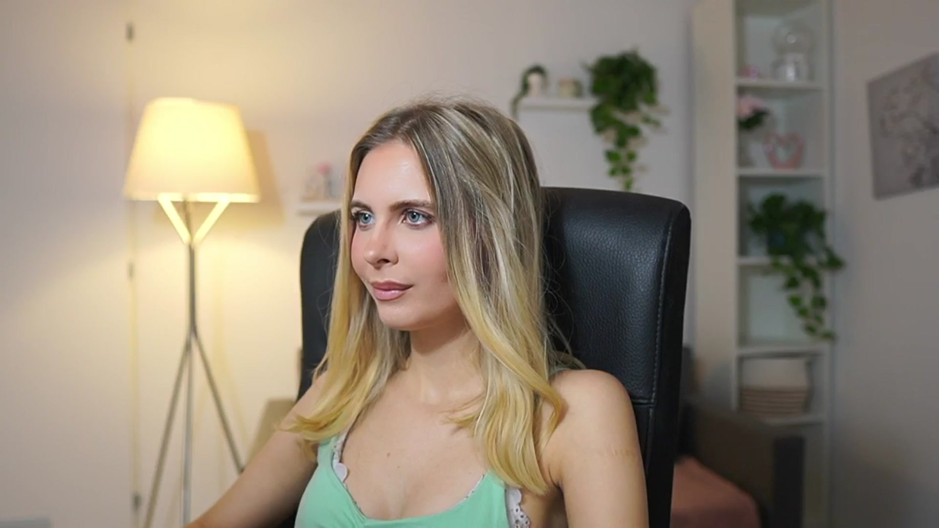 Gallery image thumbnail from Catecrago_'s myfreecams stream on, 12/08/2025, 12:22 image 8 of 20