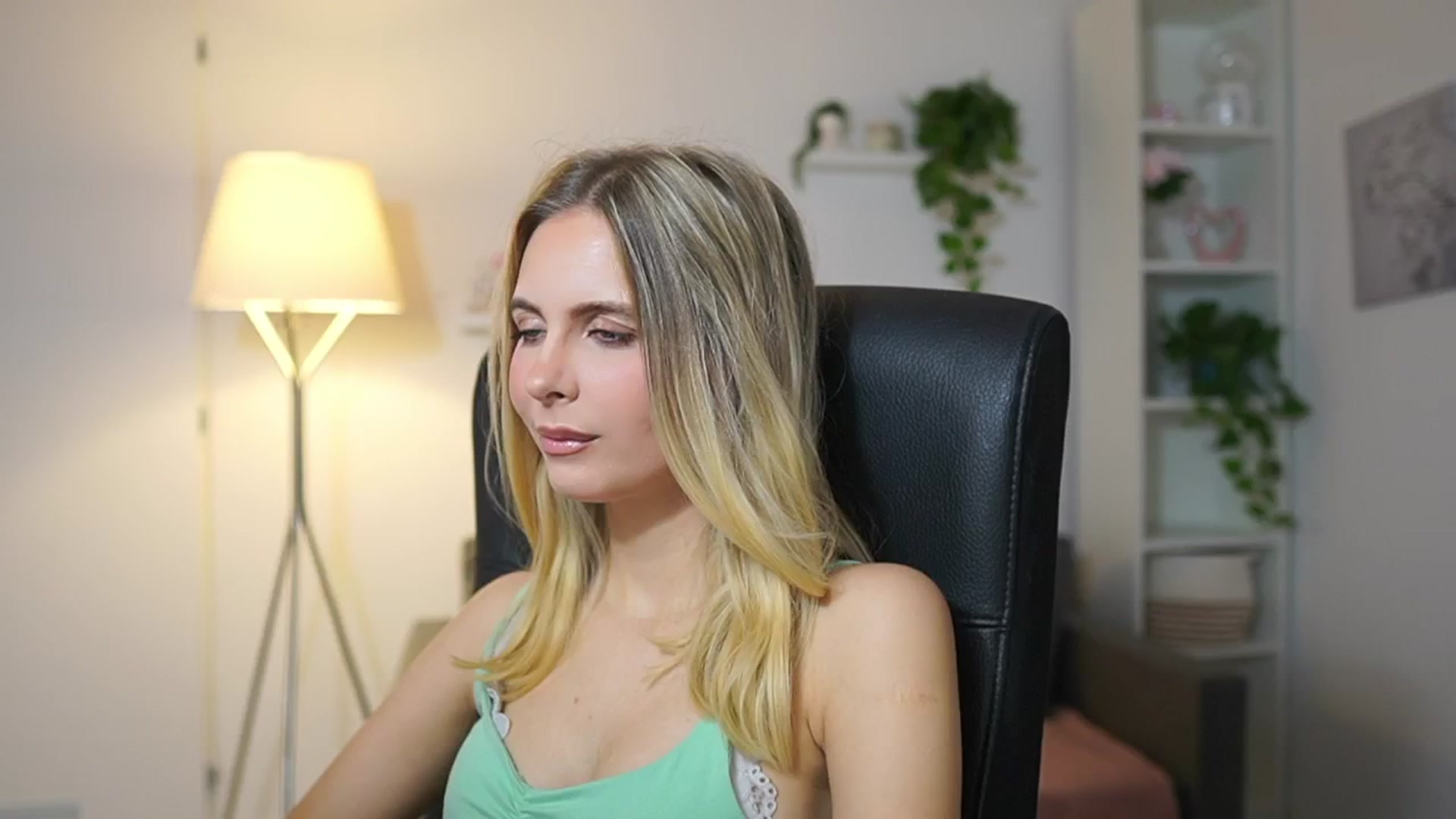 Gallery image thumbnail from Catecrago_'s myfreecams stream on, 12/08/2025, 12:22 image 2 of 20
