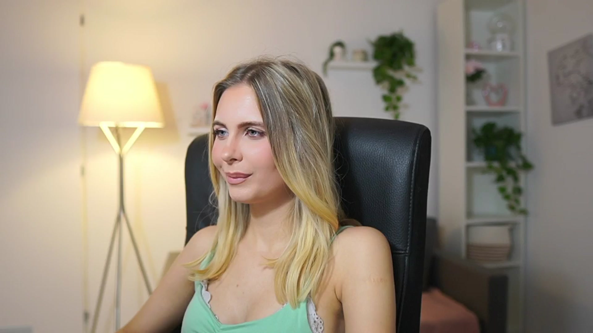 Gallery image thumbnail from Catecrago_'s myfreecams stream on, 12/08/2025, 12:22 image 13 of 20
