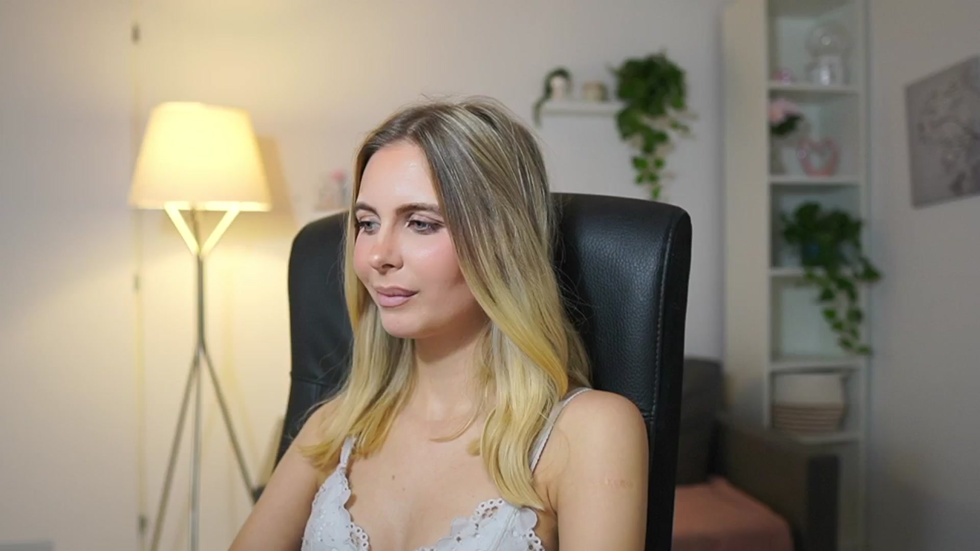 Gallery image thumbnail from Catecrago_'s myfreecams stream on, 12/08/2025, 14:21 image 17 of 20