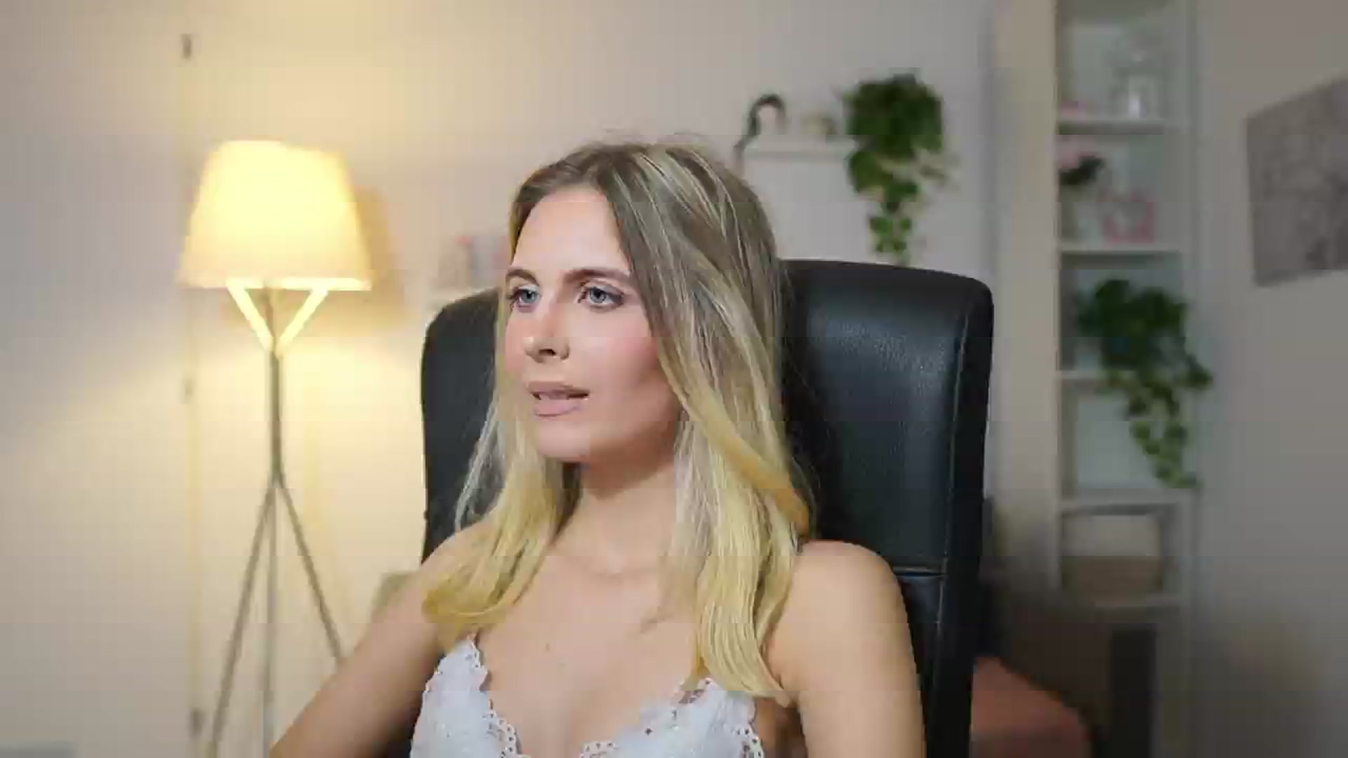 Gallery image thumbnail from Catecrago_'s myfreecams stream on, 12/08/2025, 14:21 image 4 of 20