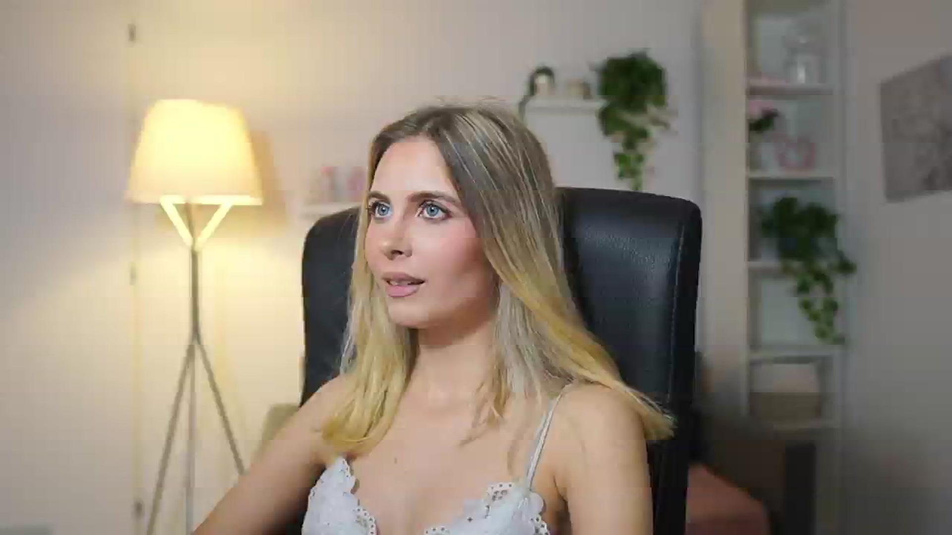 Gallery image thumbnail from Catecrago_'s myfreecams stream on, 12/08/2025, 14:21 image 5 of 20