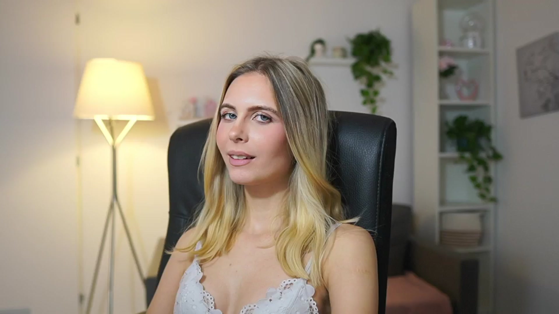 Gallery image thumbnail from Catecrago_'s myfreecams stream on, 12/08/2025, 14:21 image 18 of 20
