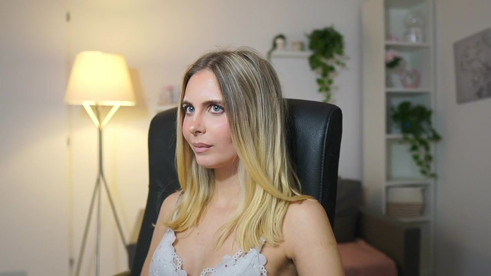 Gallery image thumbnail from Catecrago_'s myfreecams stream on, 12/08/2025, 14:21 image 19 of 20