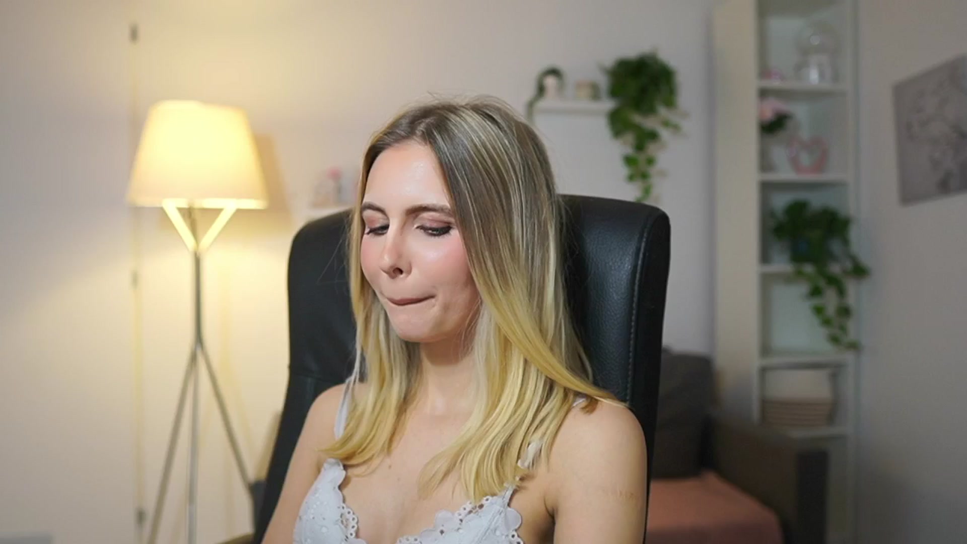 Gallery image thumbnail from Catecrago_'s myfreecams stream on, 12/08/2025, 14:21 image 20 of 20