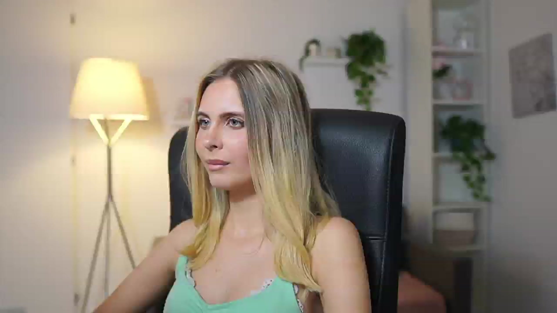 Gallery image thumbnail from Catecrago_'s myfreecams stream on, 12/08/2025, 17:02 image 18 of 20