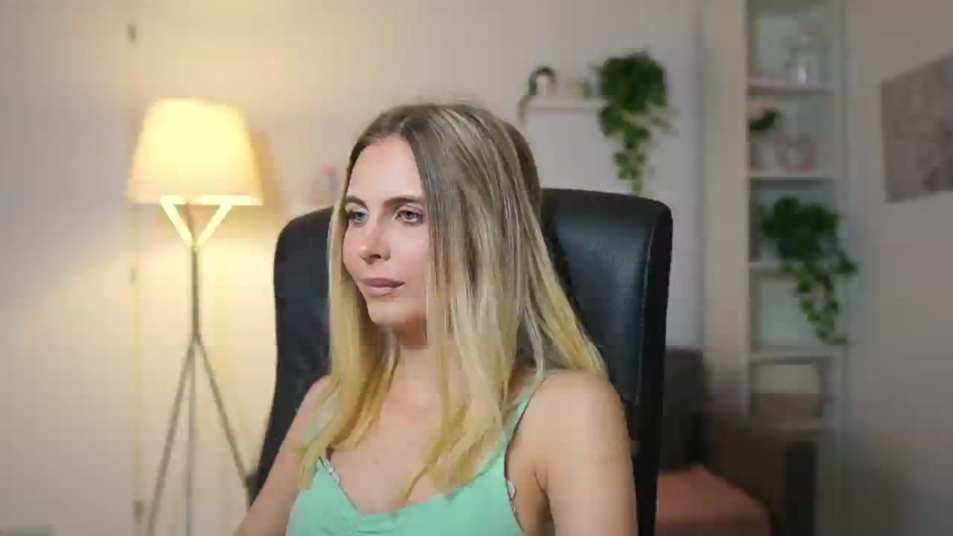 Gallery image thumbnail from Catecrago_'s myfreecams stream on, 12/08/2025, 17:02 image 5 of 20
