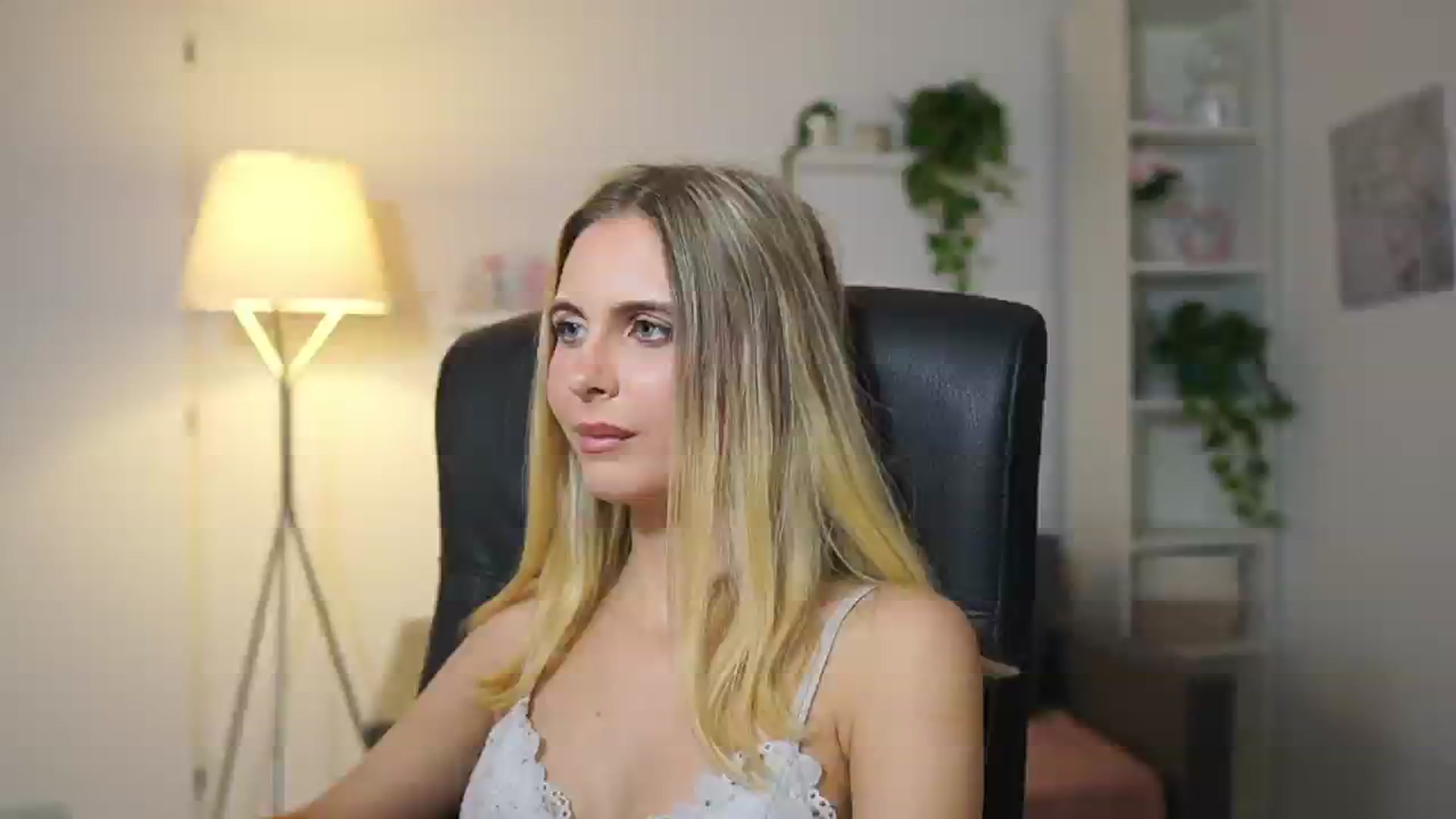 Gallery image thumbnail from Catecrago_'s myfreecams stream on, 12/08/2025, 18:08 image 19 of 20