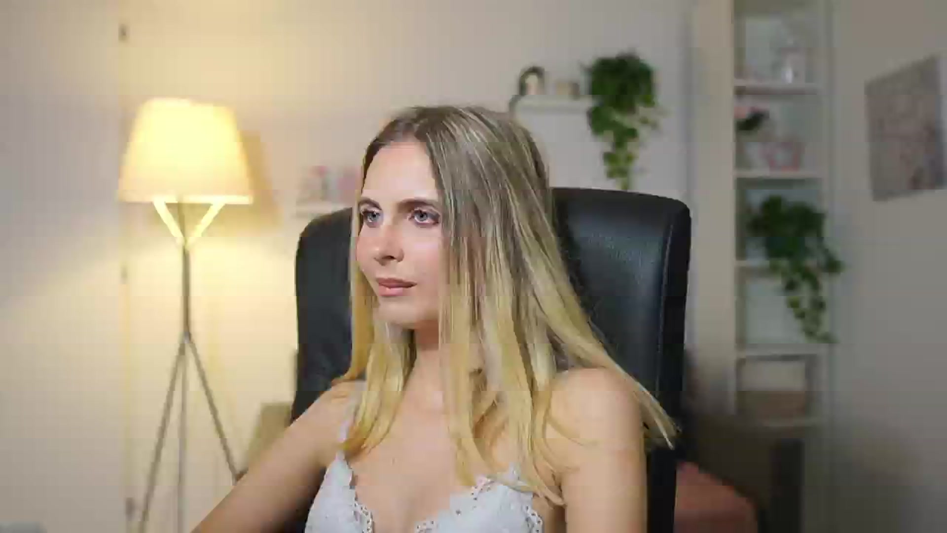 Gallery image thumbnail from Catecrago_'s myfreecams stream on, 12/08/2025, 18:08 image 16 of 20
