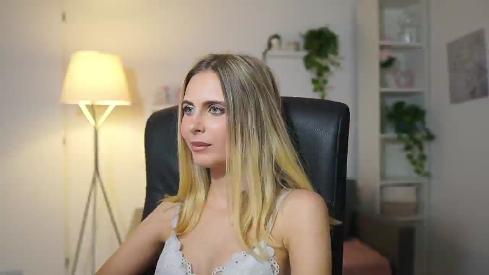 Gallery image thumbnail from Catecrago_'s myfreecams stream on, 12/08/2025, 18:08 image 17 of 20