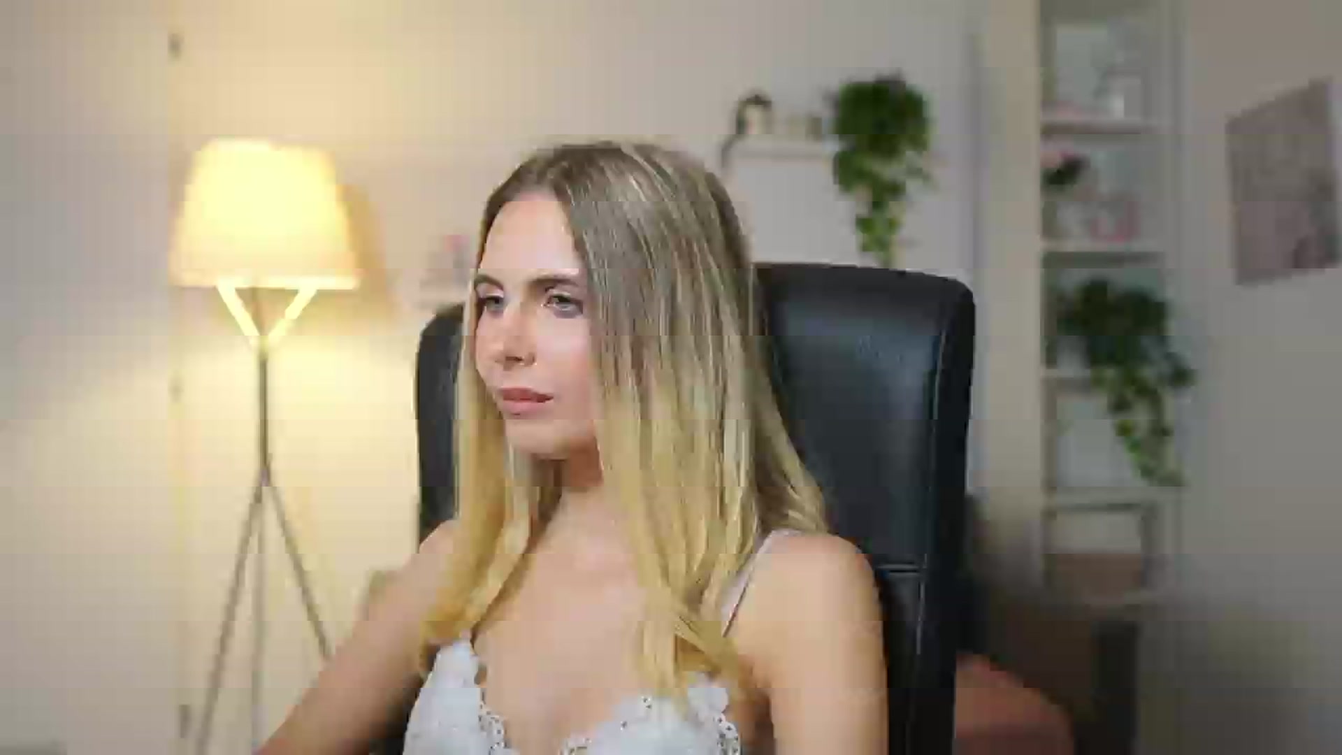 Gallery image thumbnail from Catecrago_'s myfreecams stream on, 12/08/2025, 18:08 image 12 of 20