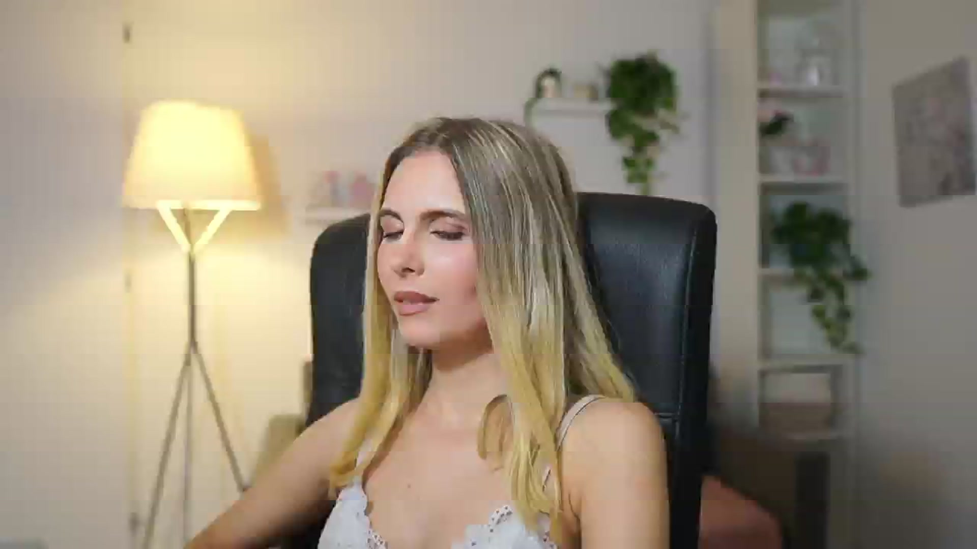 Gallery image thumbnail from Catecrago_'s myfreecams stream on, 12/08/2025, 18:08 image 20 of 20