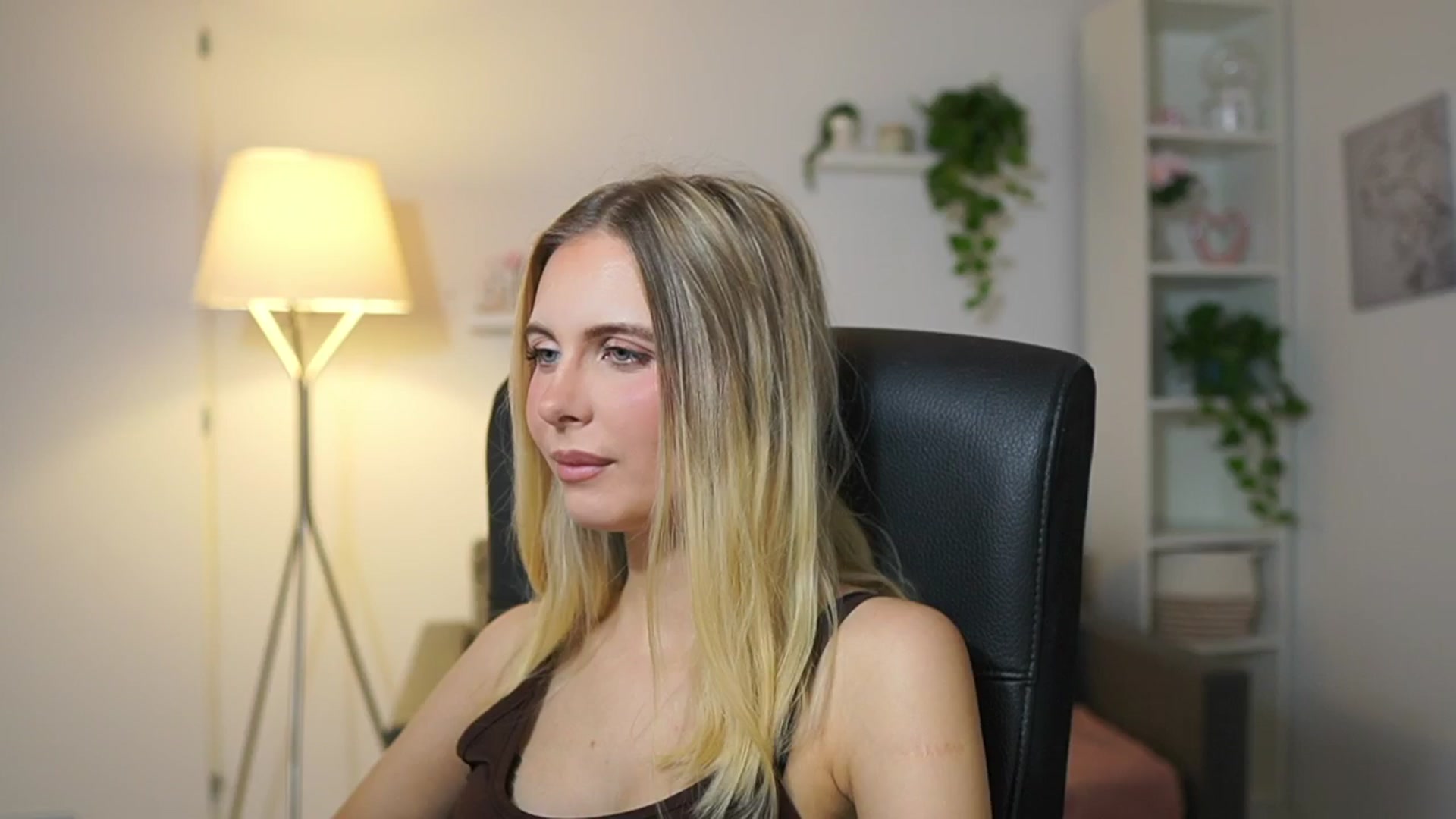 Gallery image thumbnail from Catecrago_'s myfreecams stream on, 12/09/2025, 09:45 image 4 of 20