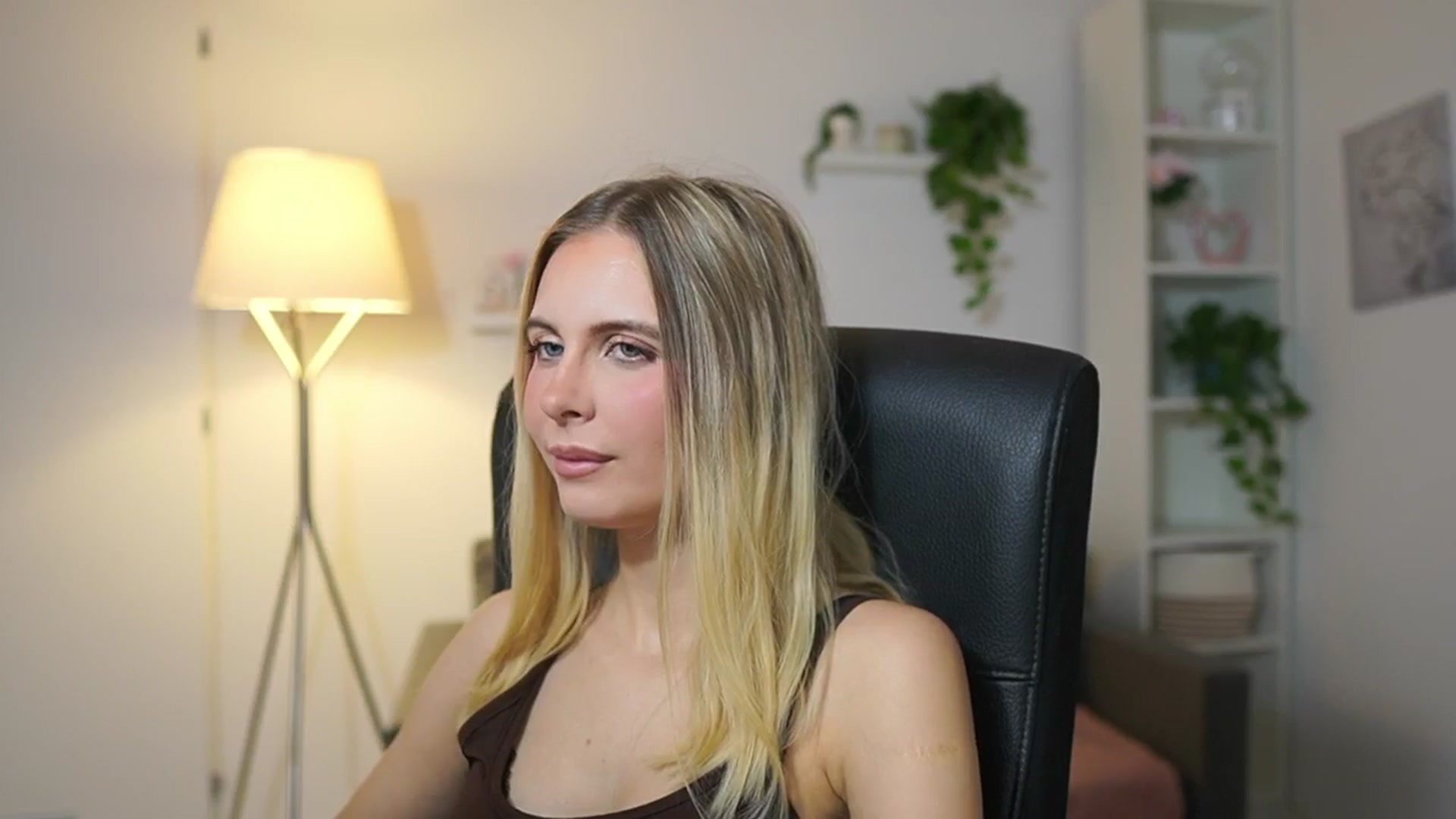 Gallery image thumbnail from Catecrago_'s myfreecams stream on, 12/09/2025, 09:45 image 10 of 20