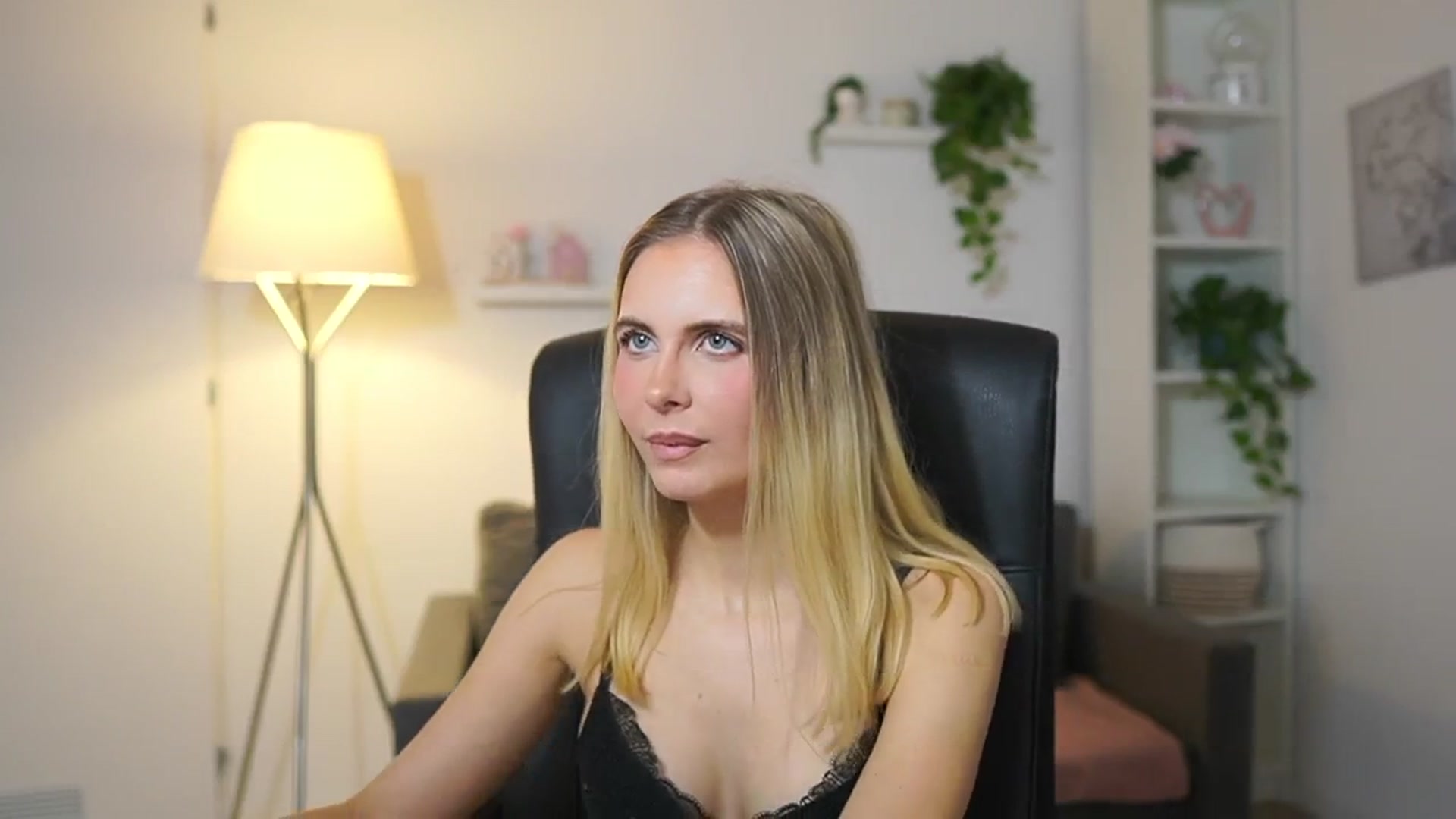Gallery image thumbnail from Catecrago_'s myfreecams stream on, 12/09/2025, 14:03 image 12 of 20