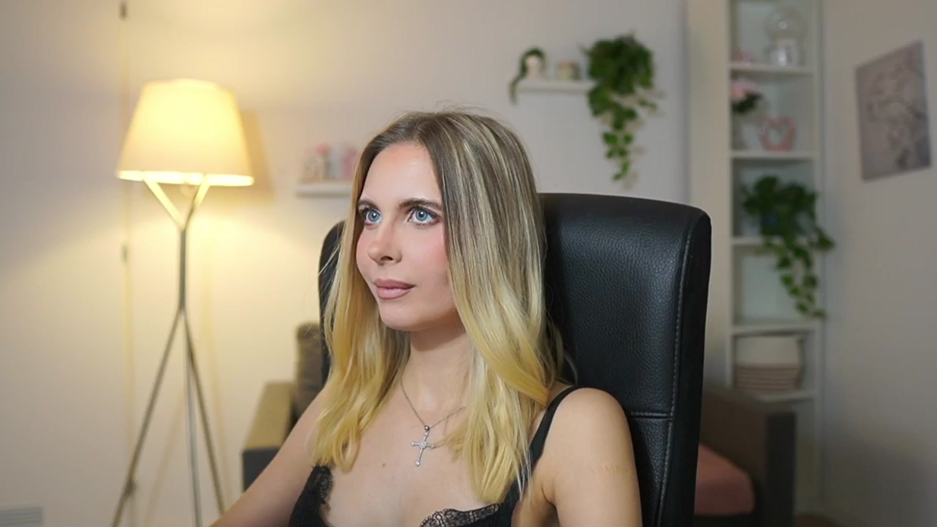 Gallery image thumbnail from Catecrago_'s myfreecams stream on, 12/15/2025, 11:25 image 20 of 20