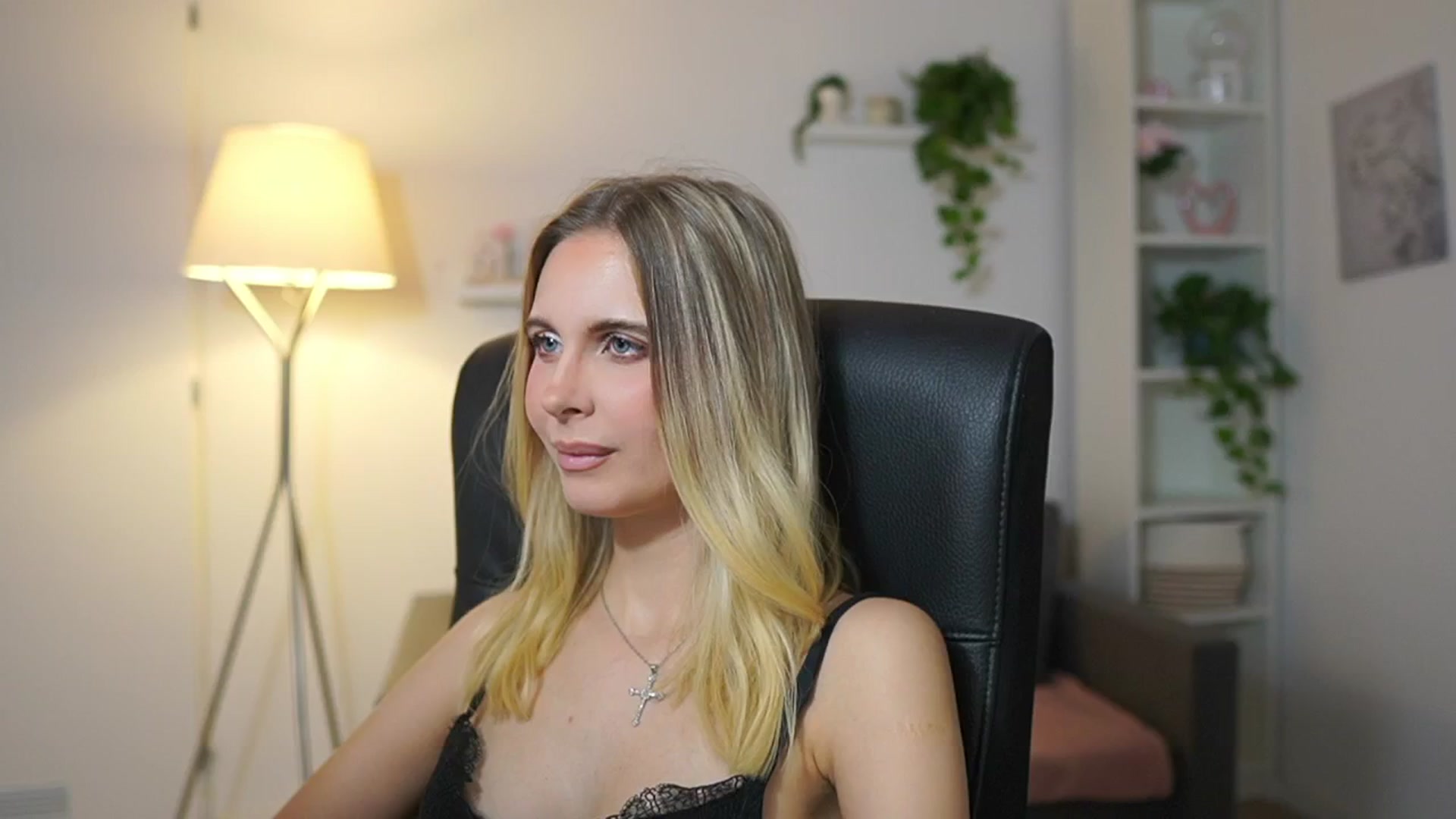 Gallery image thumbnail from Catecrago_'s myfreecams stream on, 12/15/2025, 11:25 image 18 of 20