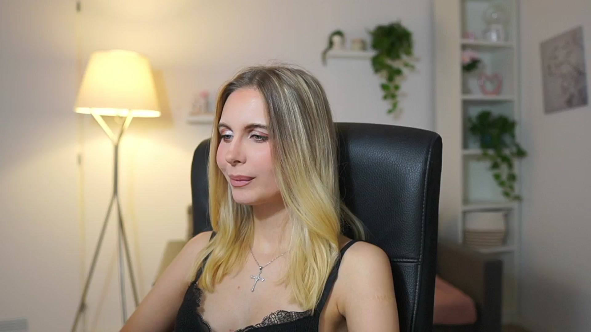 Gallery image thumbnail from Catecrago_'s myfreecams stream on, 12/15/2025, 11:25 image 9 of 20