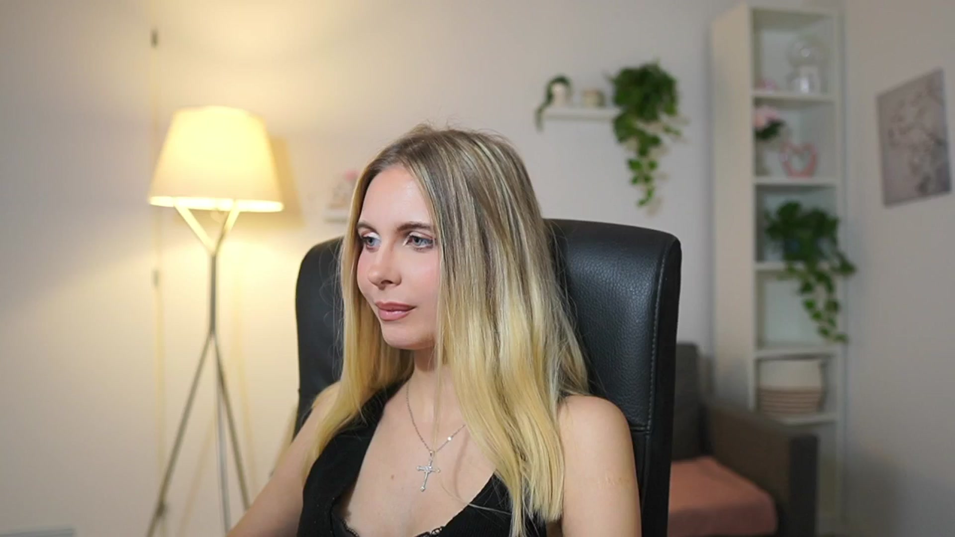 Gallery image thumbnail from Catecrago_'s myfreecams stream on, 12/15/2025, 13:32 image 17 of 20