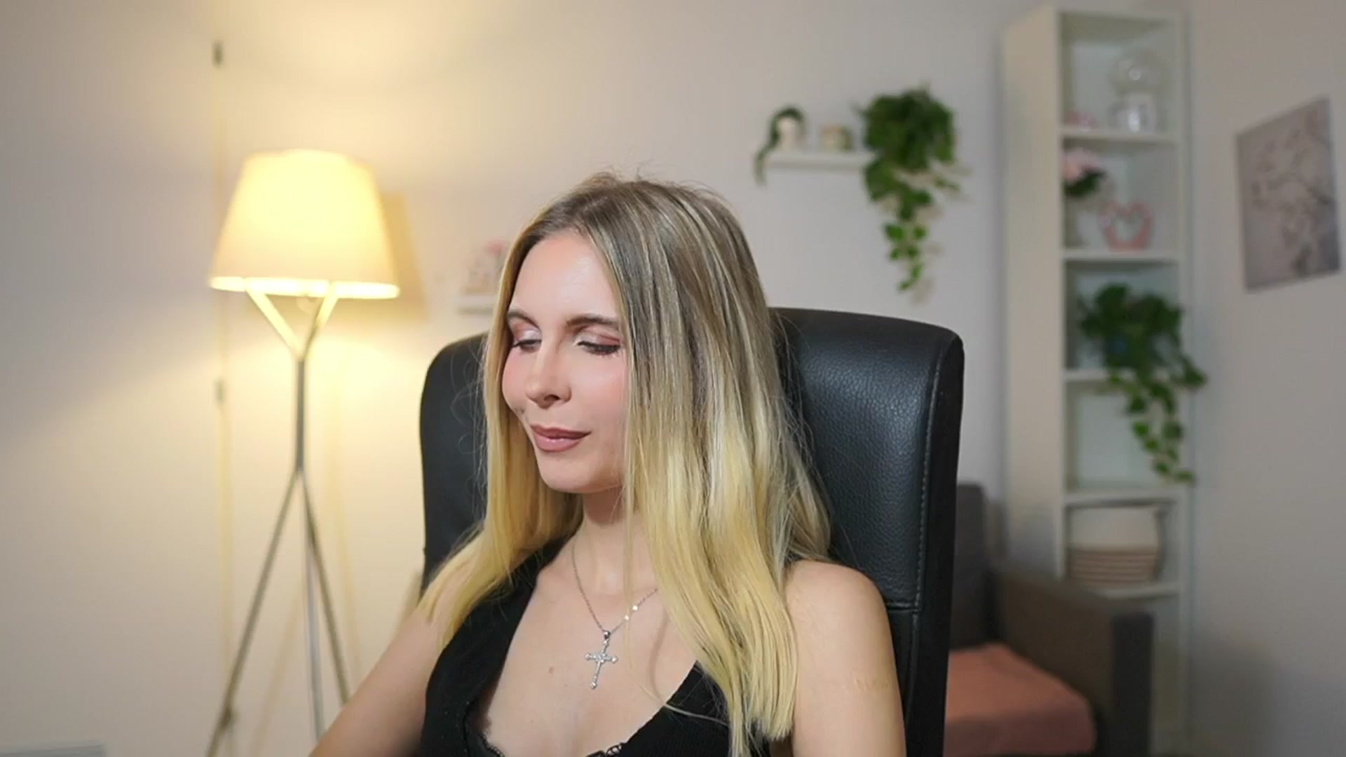 Gallery image thumbnail from Catecrago_'s myfreecams stream on, 12/15/2025, 13:32 image 16 of 20