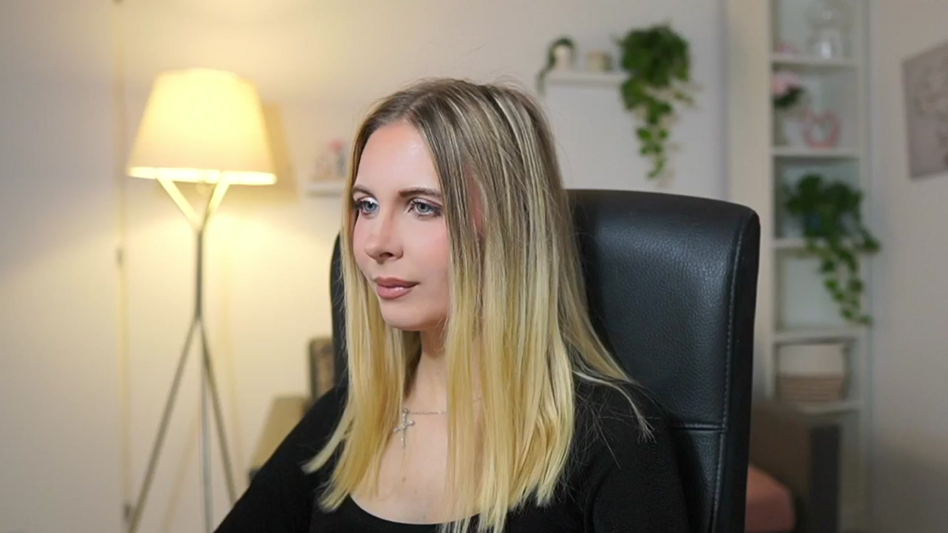 Gallery image thumbnail from Catecrago_'s myfreecams stream on, 12/17/2025, 09:37 image 3 of 20