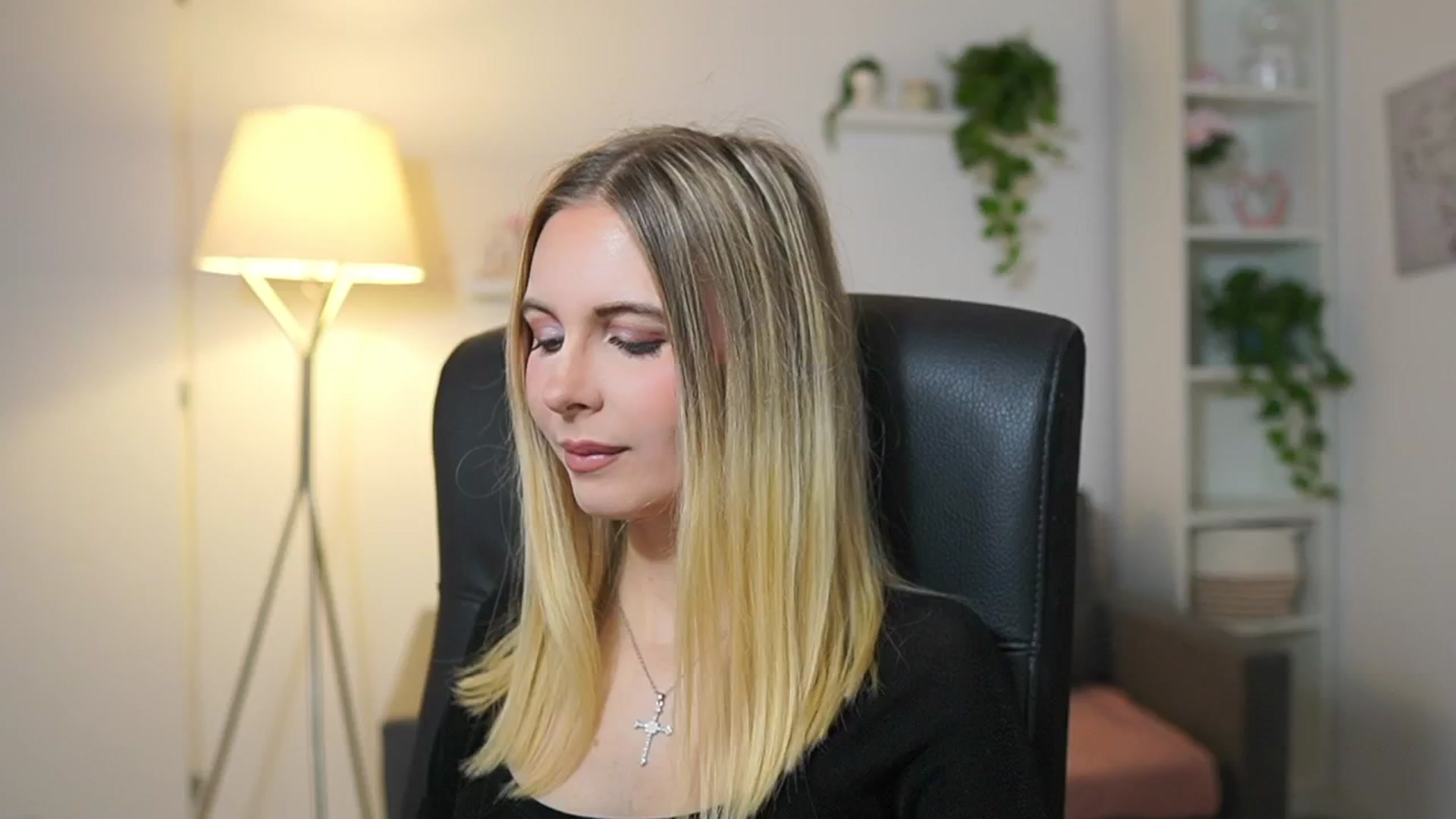 Gallery image thumbnail from Catecrago_'s myfreecams stream on, 12/17/2025, 09:37 image 20 of 20